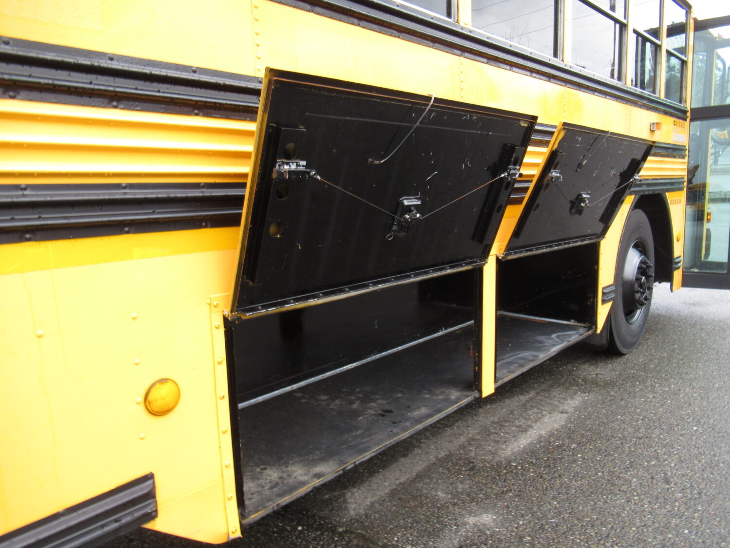 2001 Blue Bird All American 78 Passenger School Bus - B98696 - Image 10