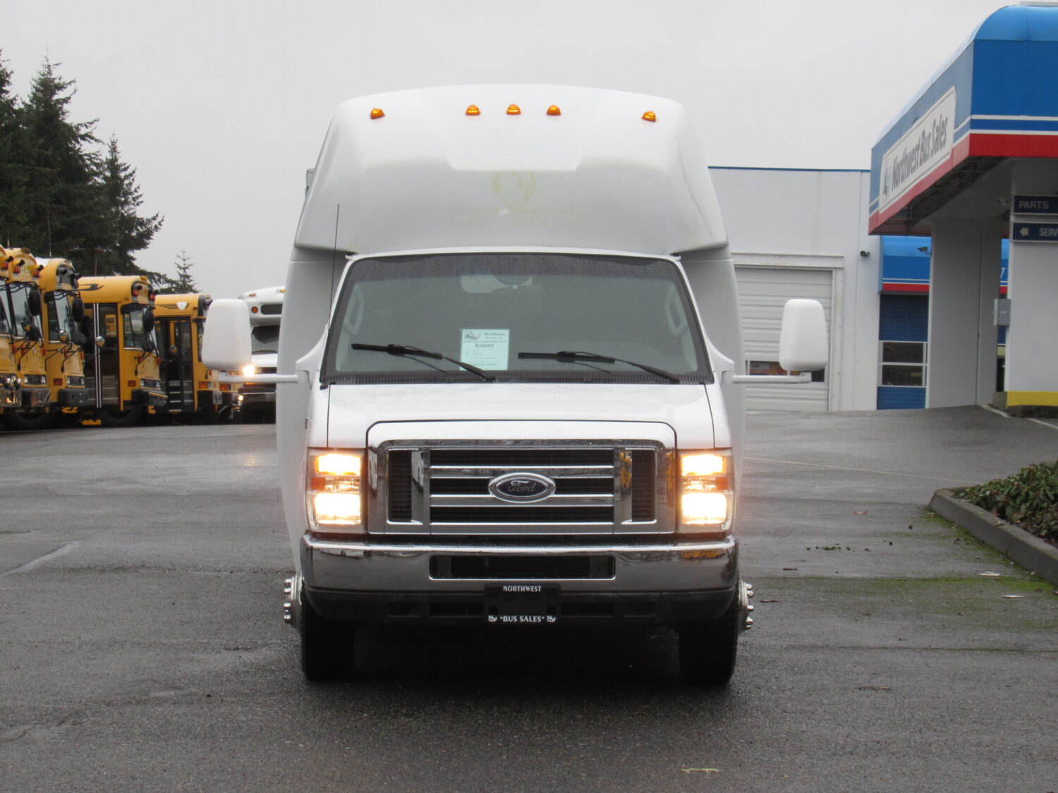 2010 Ford Ameritrans 19 Passenger + 2 Wheelchair Shuttle Bus - S34252 - Image 12