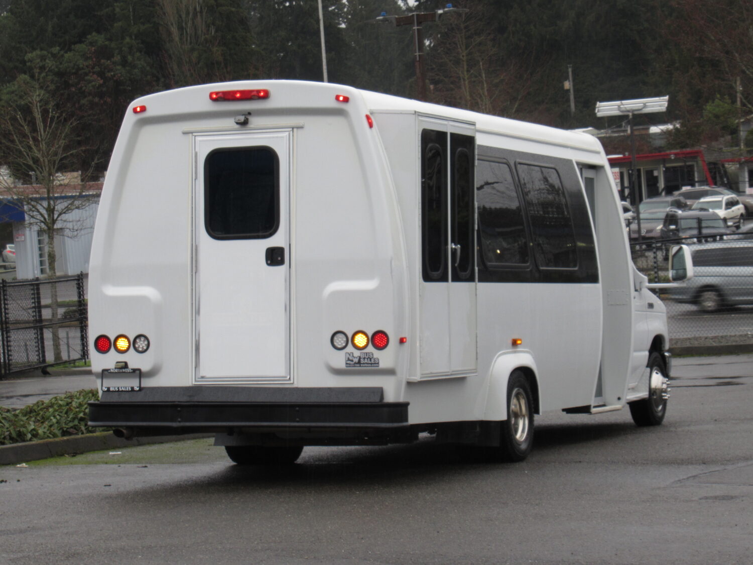 2010 Ford Ameritrans 19 Passenger + 2 Wheelchair Shuttle Bus - S34252 - Image 3