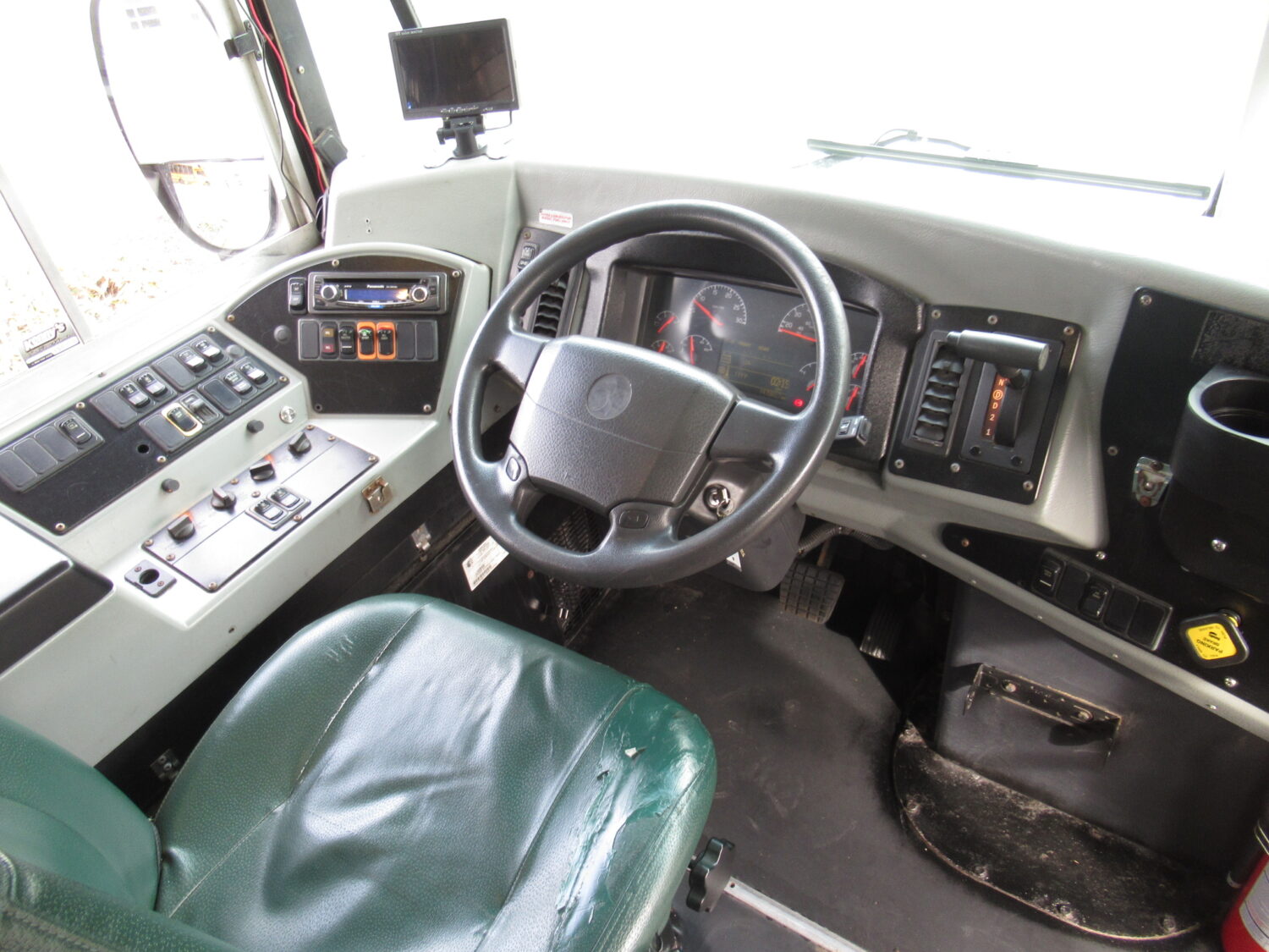 2010 Blue Bird Vision 71 Passenger School Bus - B67780 - Image 5