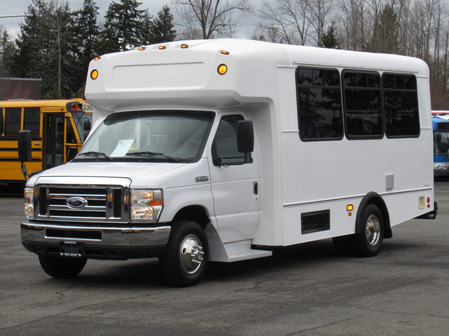 2014 Ford E-450 Champion Challenger 14 Passenger ADA Shuttle Bus - S04526 - Image 2