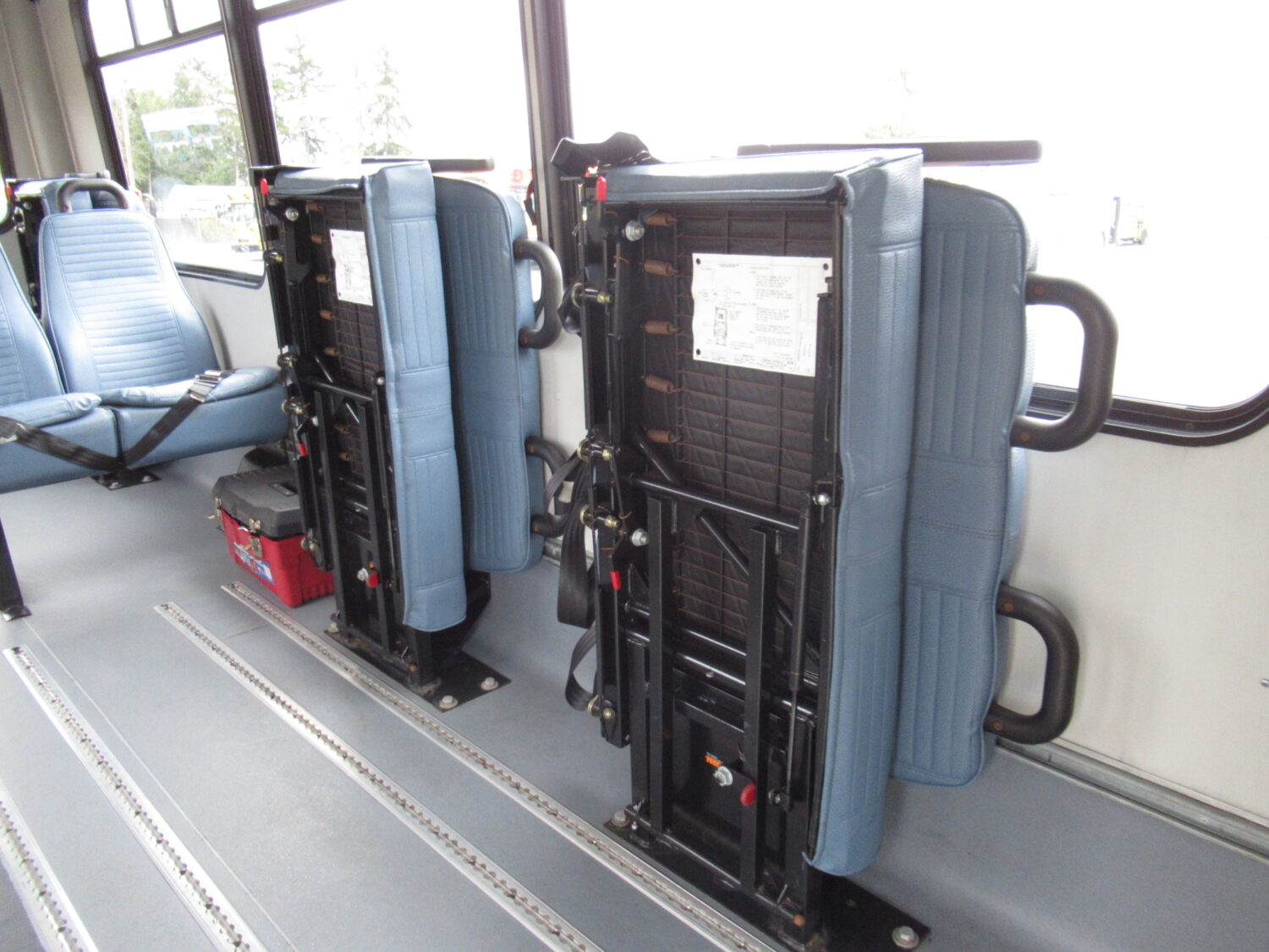 2014 Ford E-450 Champion Challenger 14 Passenger ADA Shuttle Bus - S04526 - Image 8