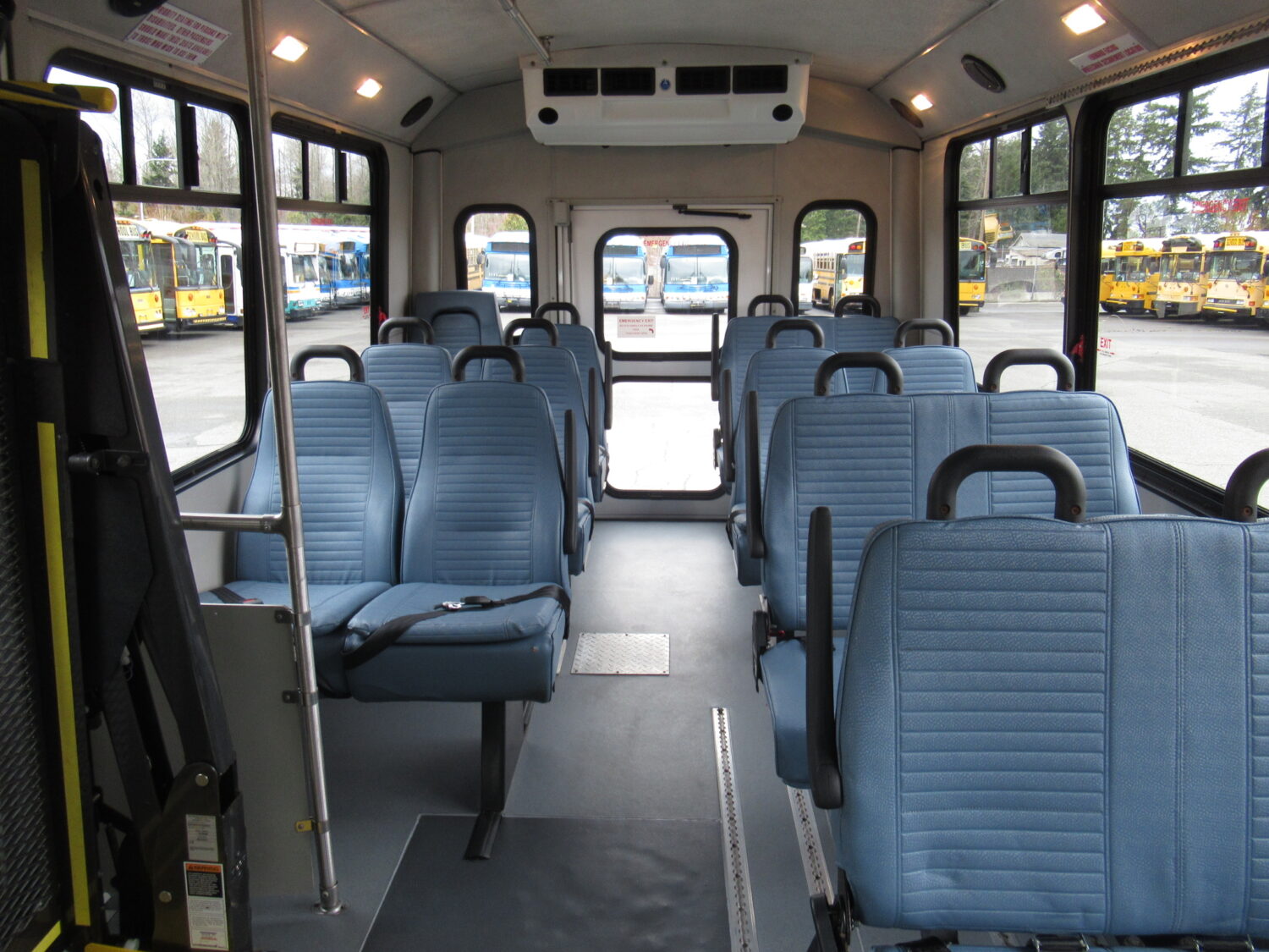 2014 Ford E-450 Champion Challenger 14 Passenger ADA Shuttle Bus - S04526 - Image 6