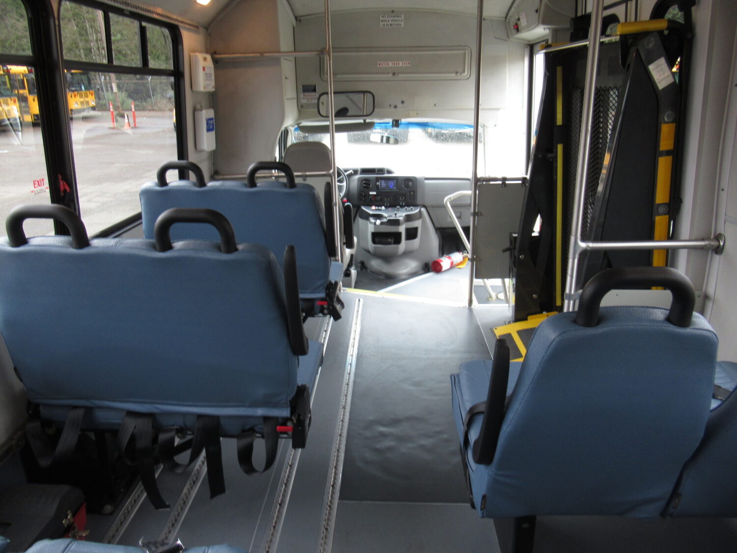 2014 Ford E-450 Champion Challenger 14 Passenger ADA Shuttle Bus - S04526 - Image 7