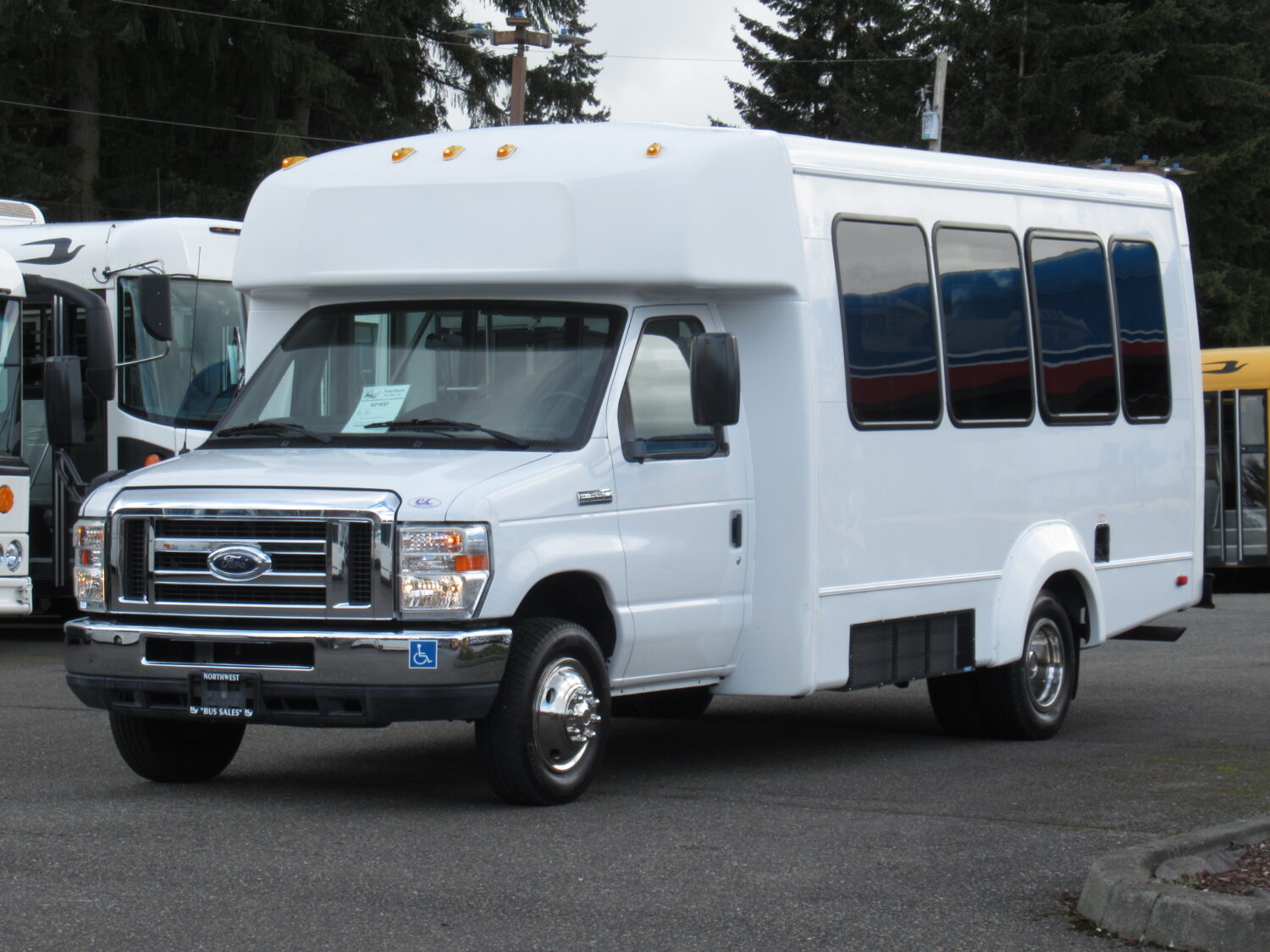2012 Ford Elkhart ECII 12 Passenger + 2 Wheelchair Shuttle Bus - S21852 - Image 2