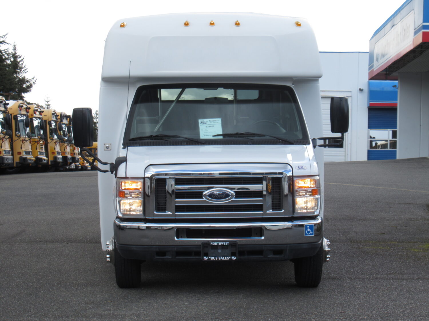 2012 Ford Elkhart ECII 12 Passenger + 2 Wheelchair Shuttle Bus - S21852 - Image 12