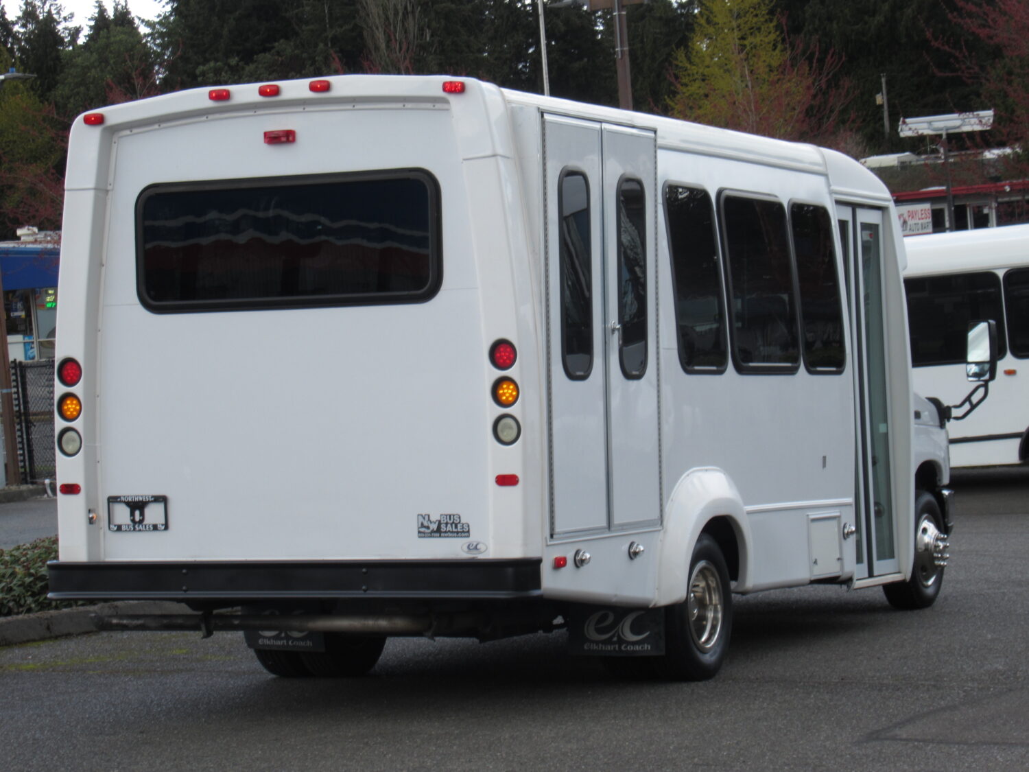 2012 Ford Elkhart ECII 12 Passenger + 2 Wheelchair Shuttle Bus - S21852 - Image 3