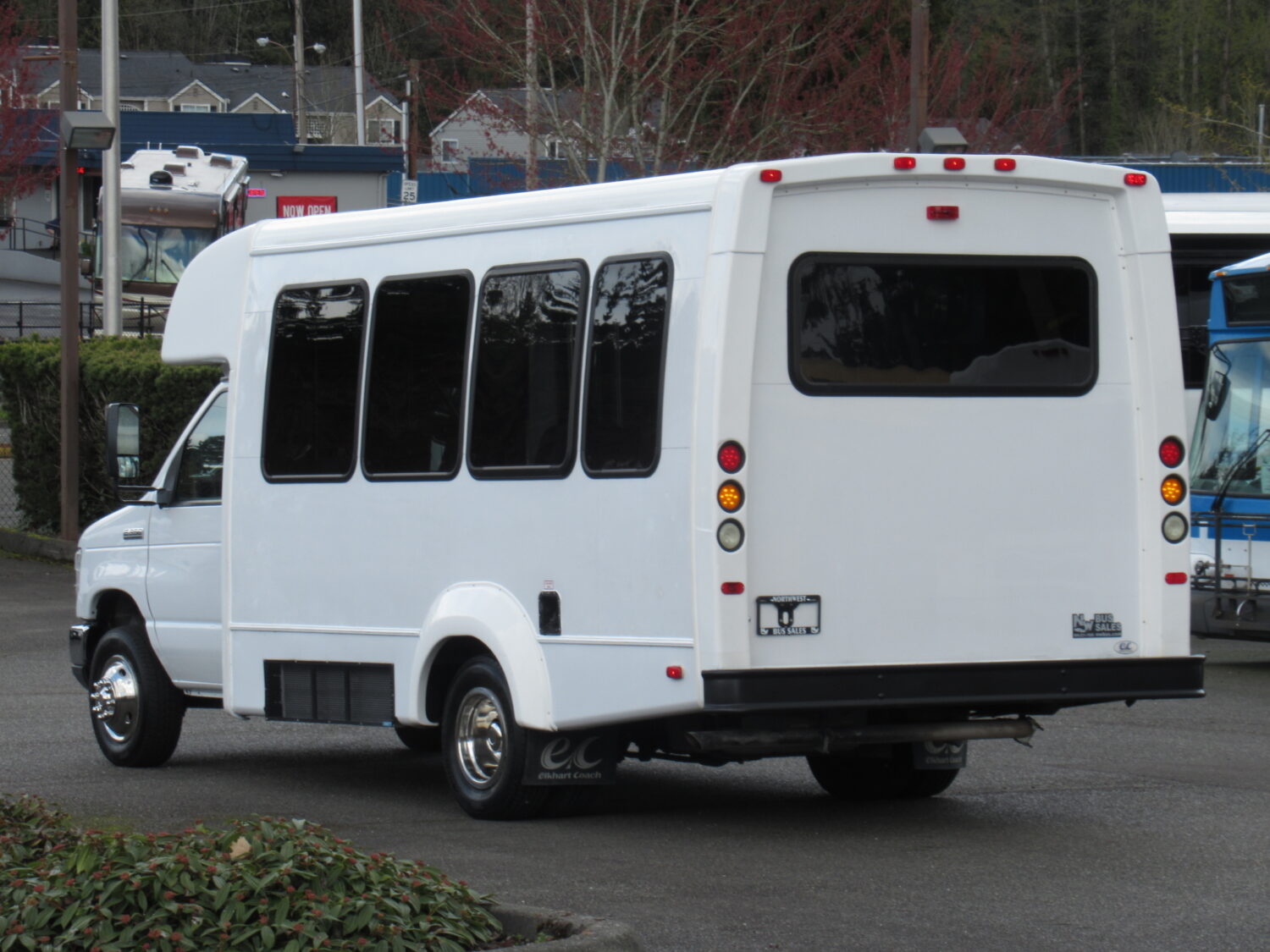 2012 Ford Elkhart ECII 12 Passenger + 2 Wheelchair Shuttle Bus - S21852 - Image 4