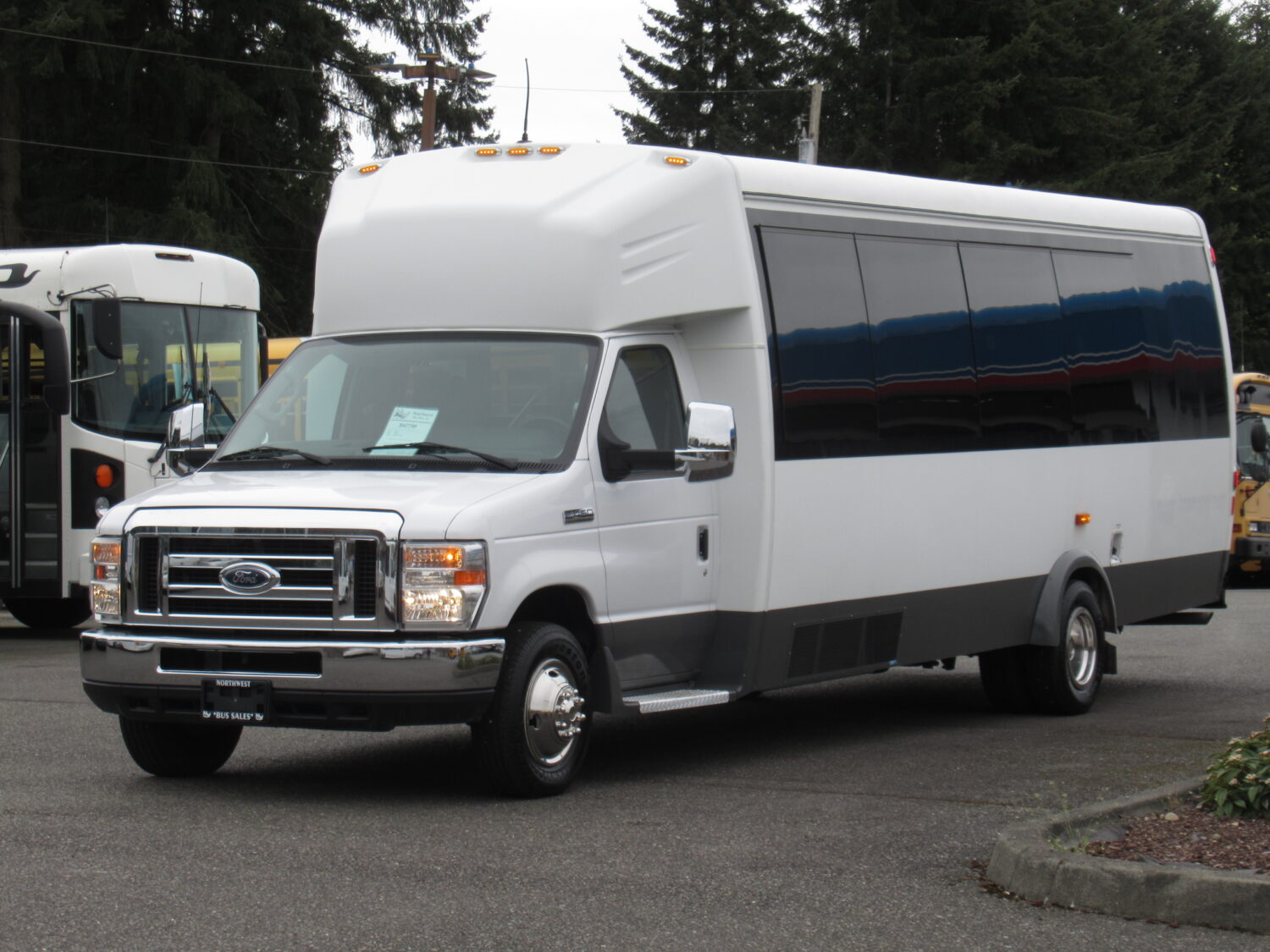 2016 Ford Ameritrans 23 Passenger + Rear Luggage Shuttle Bus - S47759 - Image 2