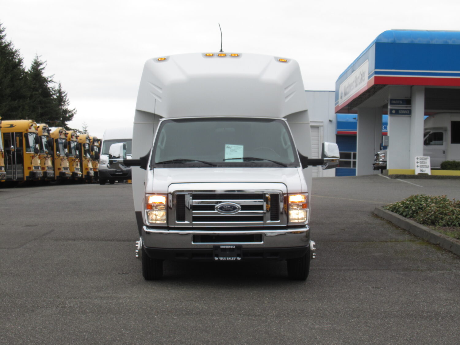 2016 Ford Ameritrans 23 Passenger + Rear Luggage Shuttle Bus - S47759 - Image 12