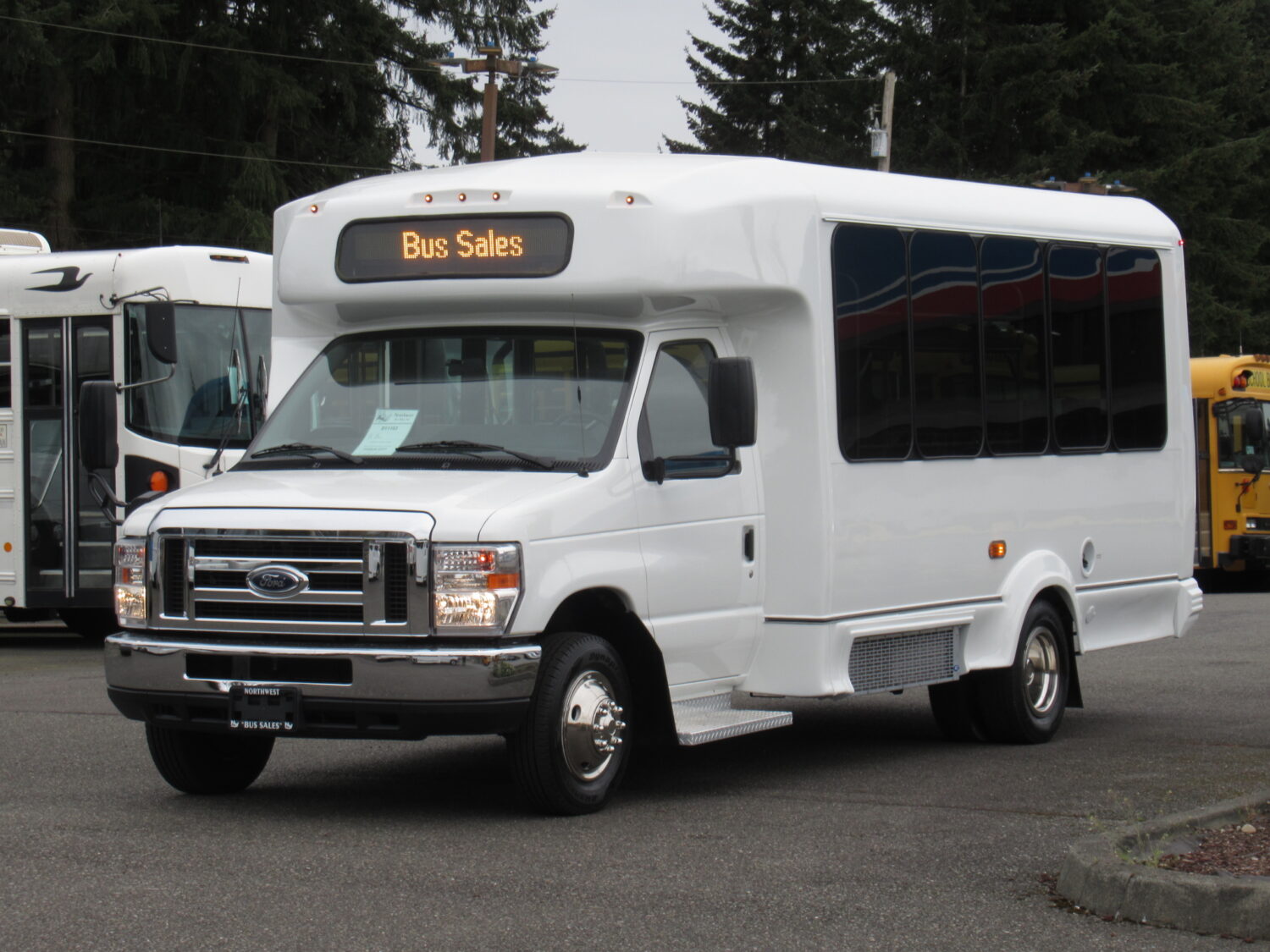 2019 Ford Eldorado Aerotech 14 + Interior Luggage Shuttle Bus - S11163 - Image 2