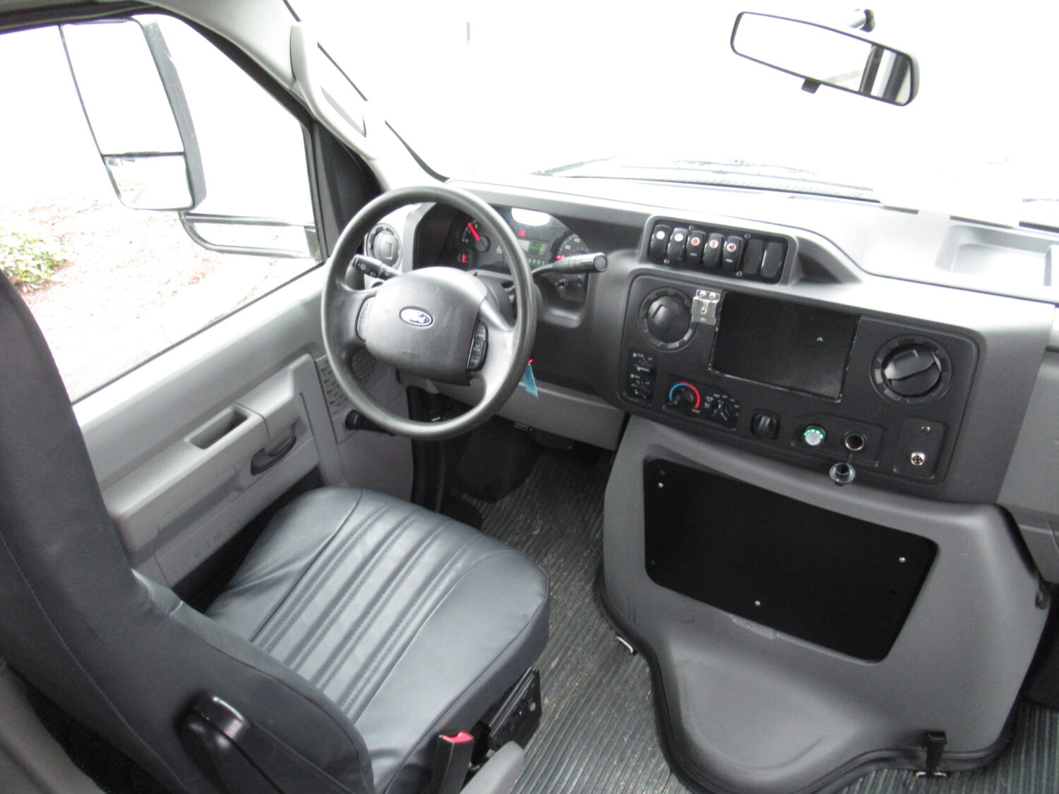 2019 Ford Eldorado Aerotech 14 + Interior Luggage Shuttle Bus - S11163 - Image 5