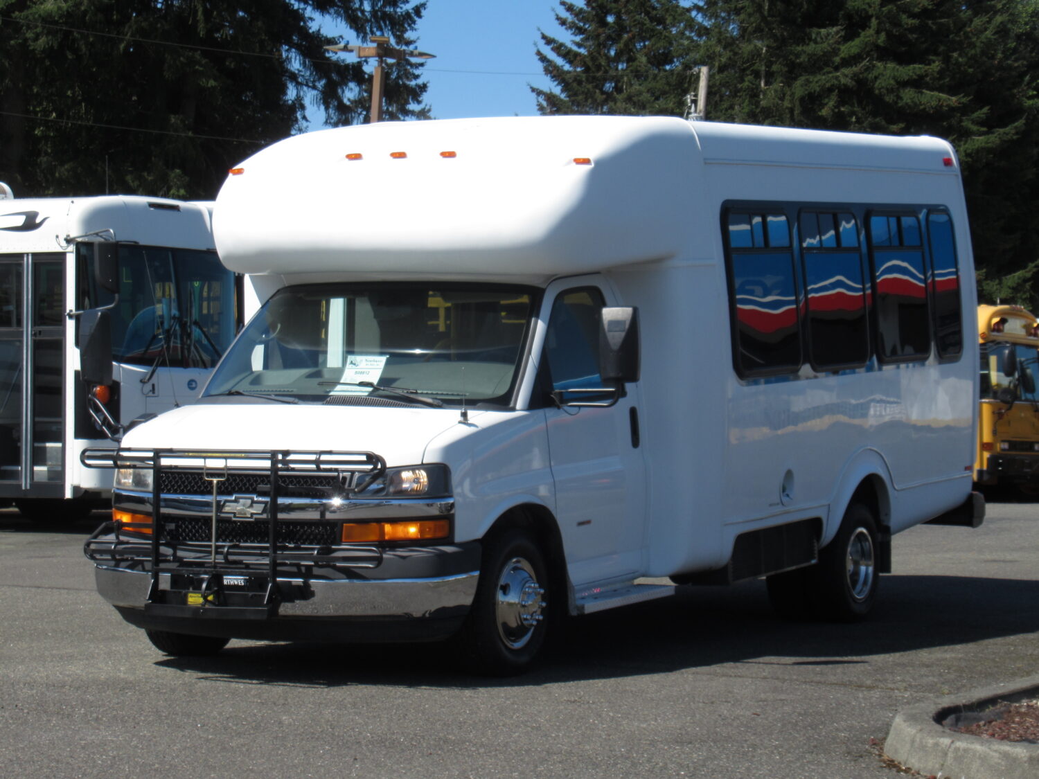 2010 Chevrolet Startrans 14 Passenger ADA Shuttle Bus - S08812 - Image 2