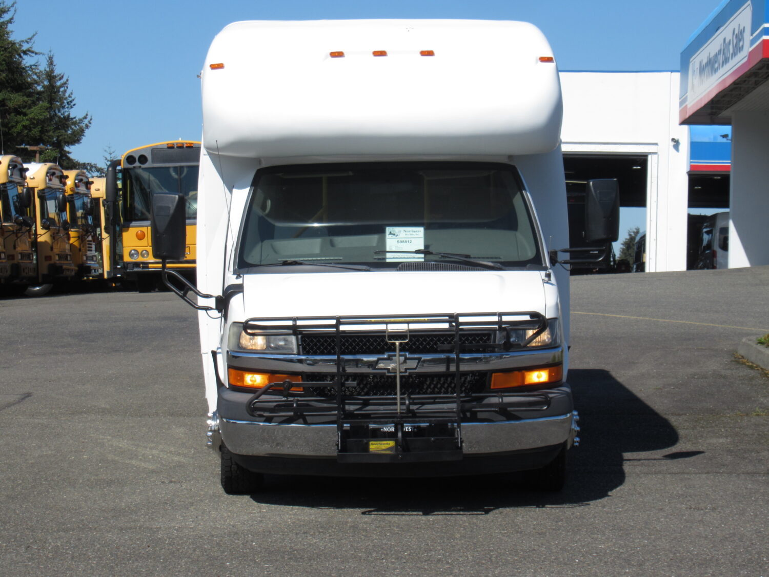 2010 Chevrolet Startrans 14 Passenger ADA Shuttle Bus - S08812 - Image 12