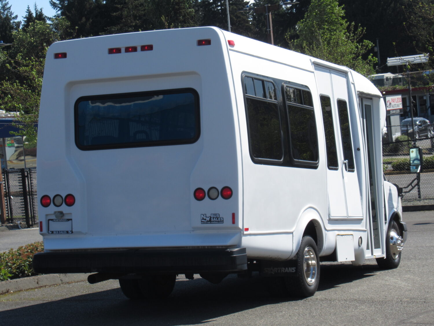 2010 Chevrolet Startrans 14 Passenger ADA Shuttle Bus - S08812 - Image 3
