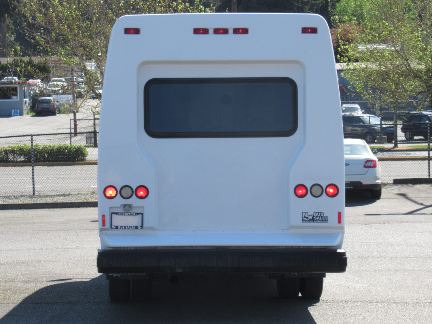 2010 Chevrolet Startrans 14 Passenger ADA Shuttle Bus - S08812 - Image 11