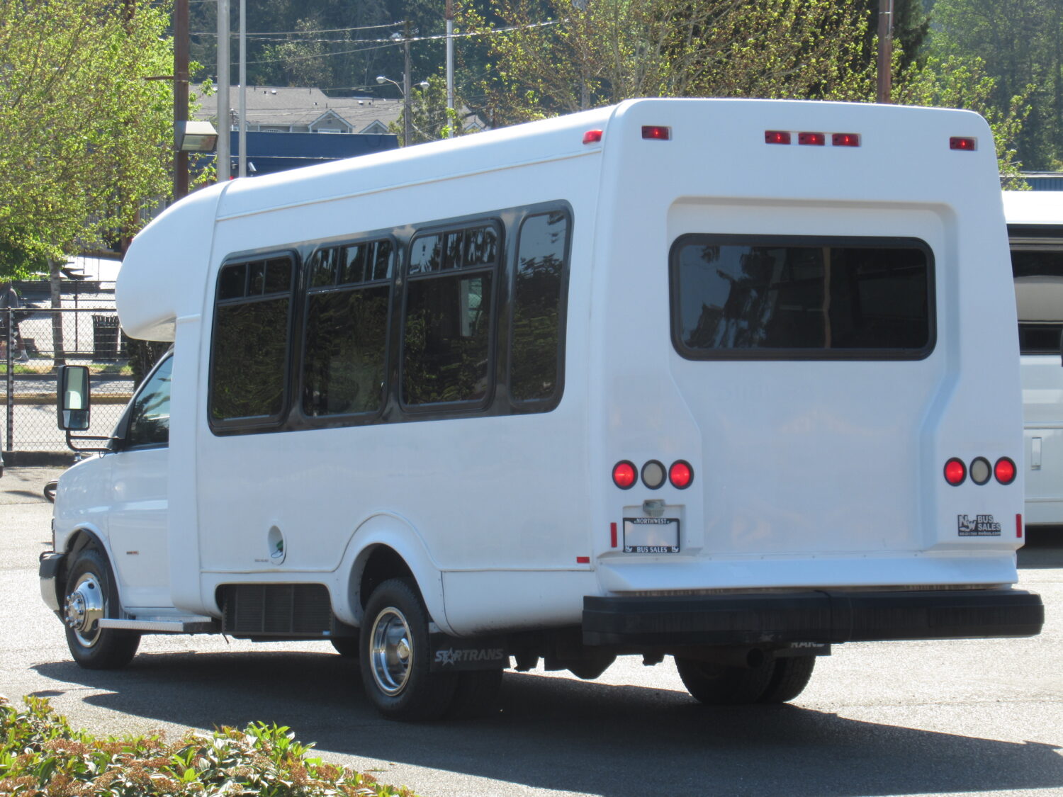 2010 Chevrolet Startrans 14 Passenger ADA Shuttle Bus - S08812 - Image 4