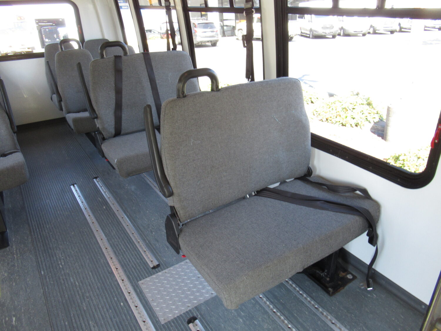 2010 Chevrolet Startrans 14 Passenger ADA Shuttle Bus - S08812 - Image 8