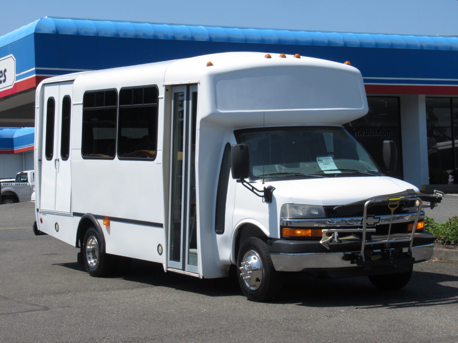 2009 Chevrolet Champion 14 Passenger + 1 Wheelchair ADA Shuttle - S20682