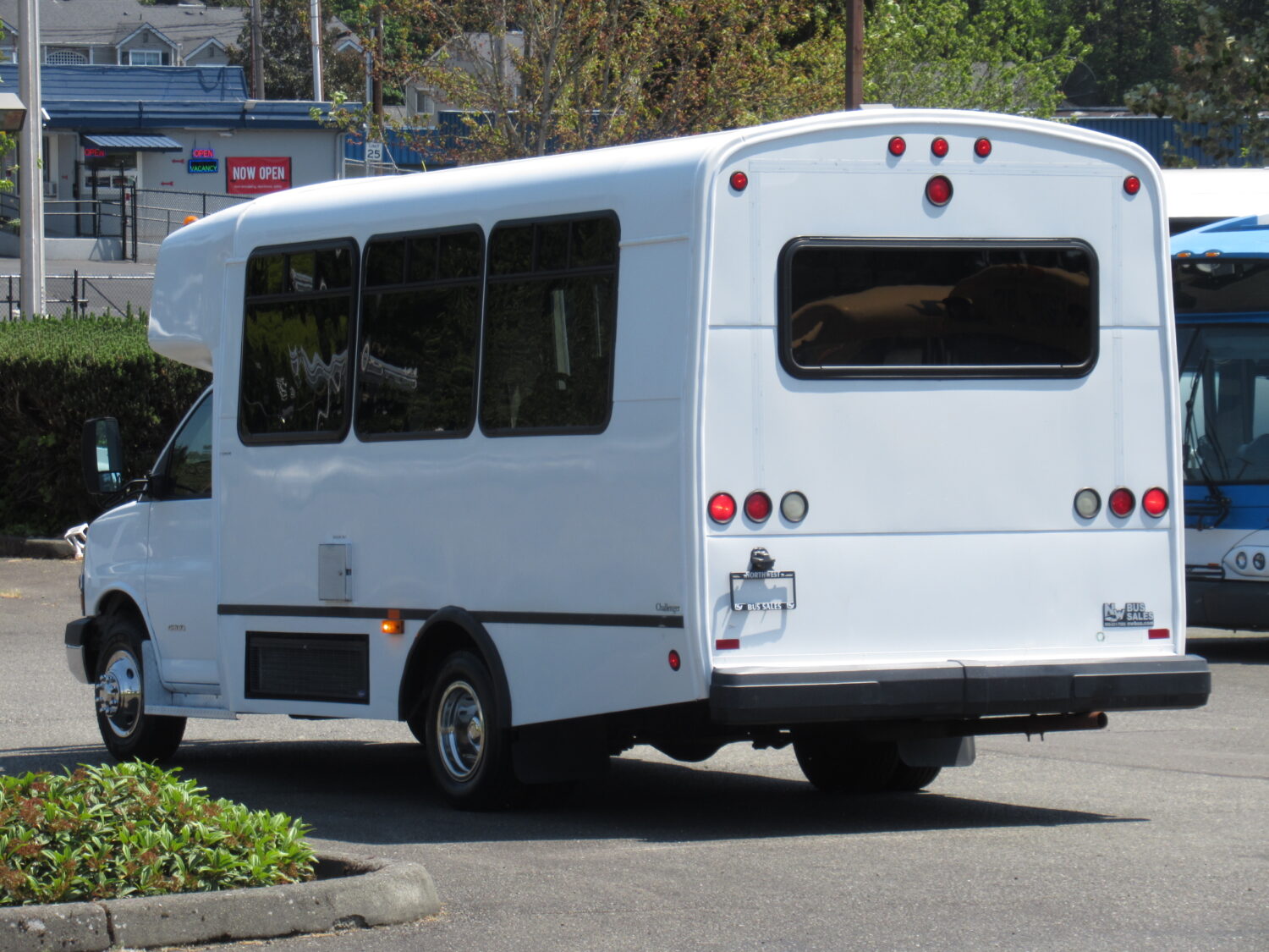 2009 Chevrolet Champion 14 Passenger + 1 Wheelchair ADA Shuttle - S20682 - Image 4