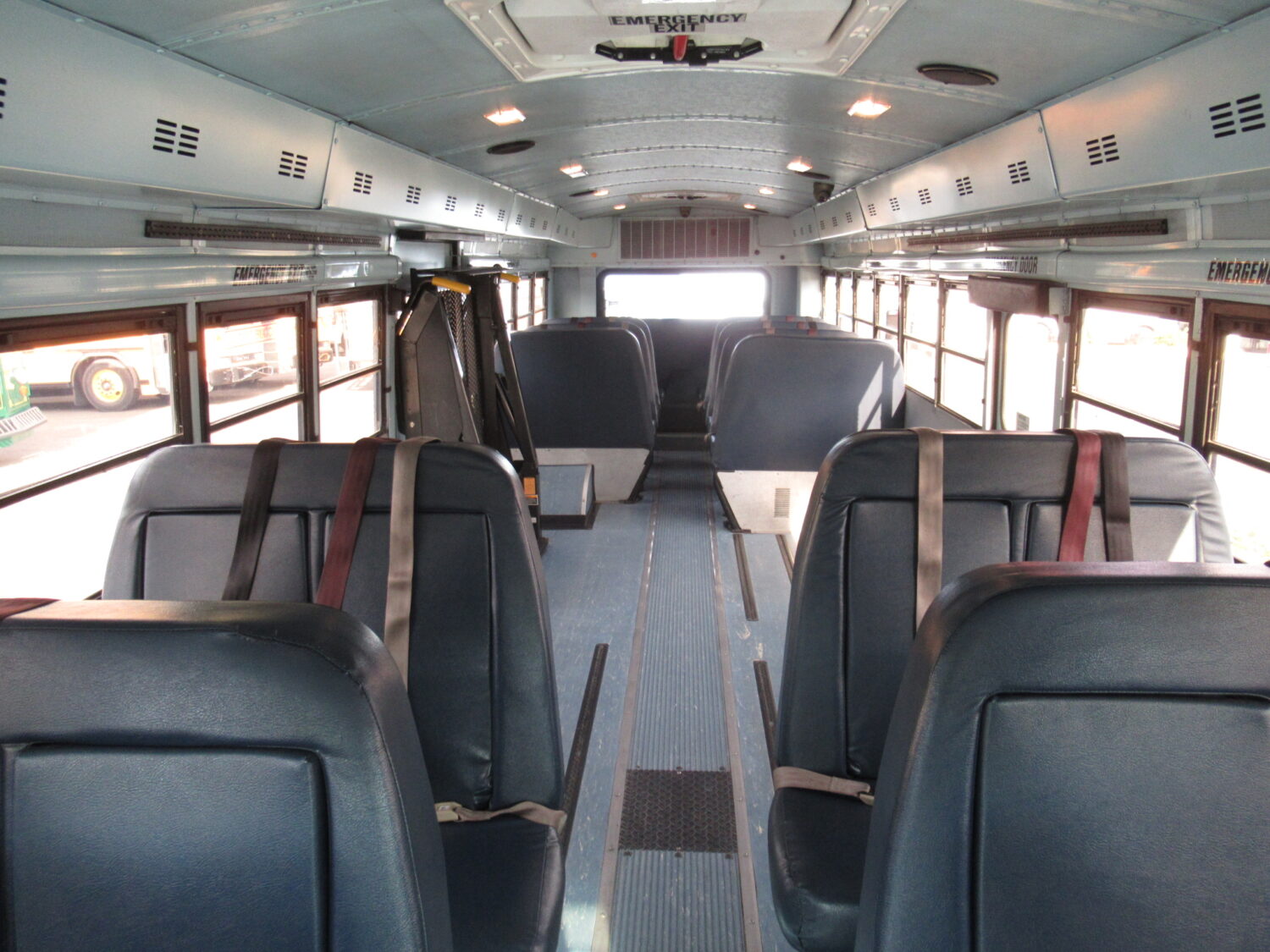 2006 Thomas HDX 33 Passenger + 3 Wheelchair School Bus - B60715 - Image 6
