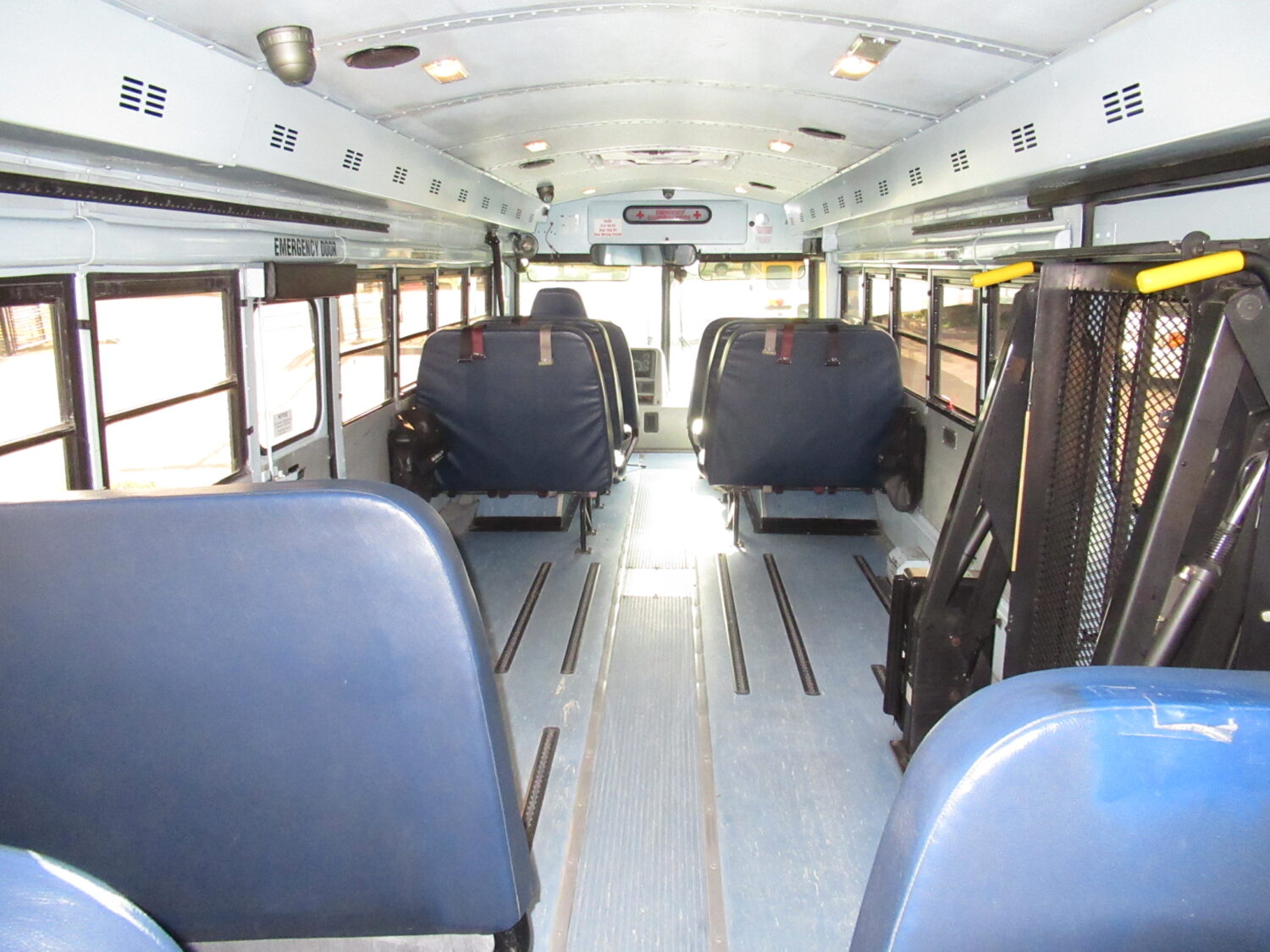 2006 Thomas HDX 33 Passenger + 3 Wheelchair School Bus - B60715 - Image 9