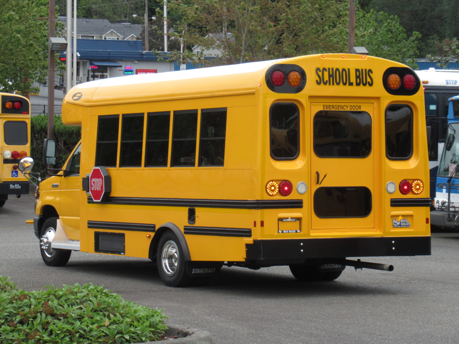 2016 Ford E-450 Stacraft Quest 30 Passenger School Bus - B03994 - Image 4