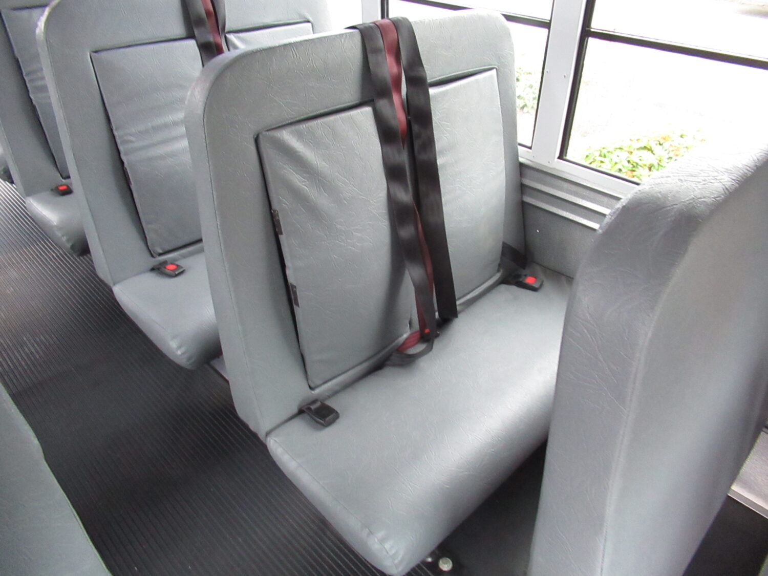 2016 Ford E-450 Stacraft Quest 30 Passenger School Bus - B03994 - Image 9