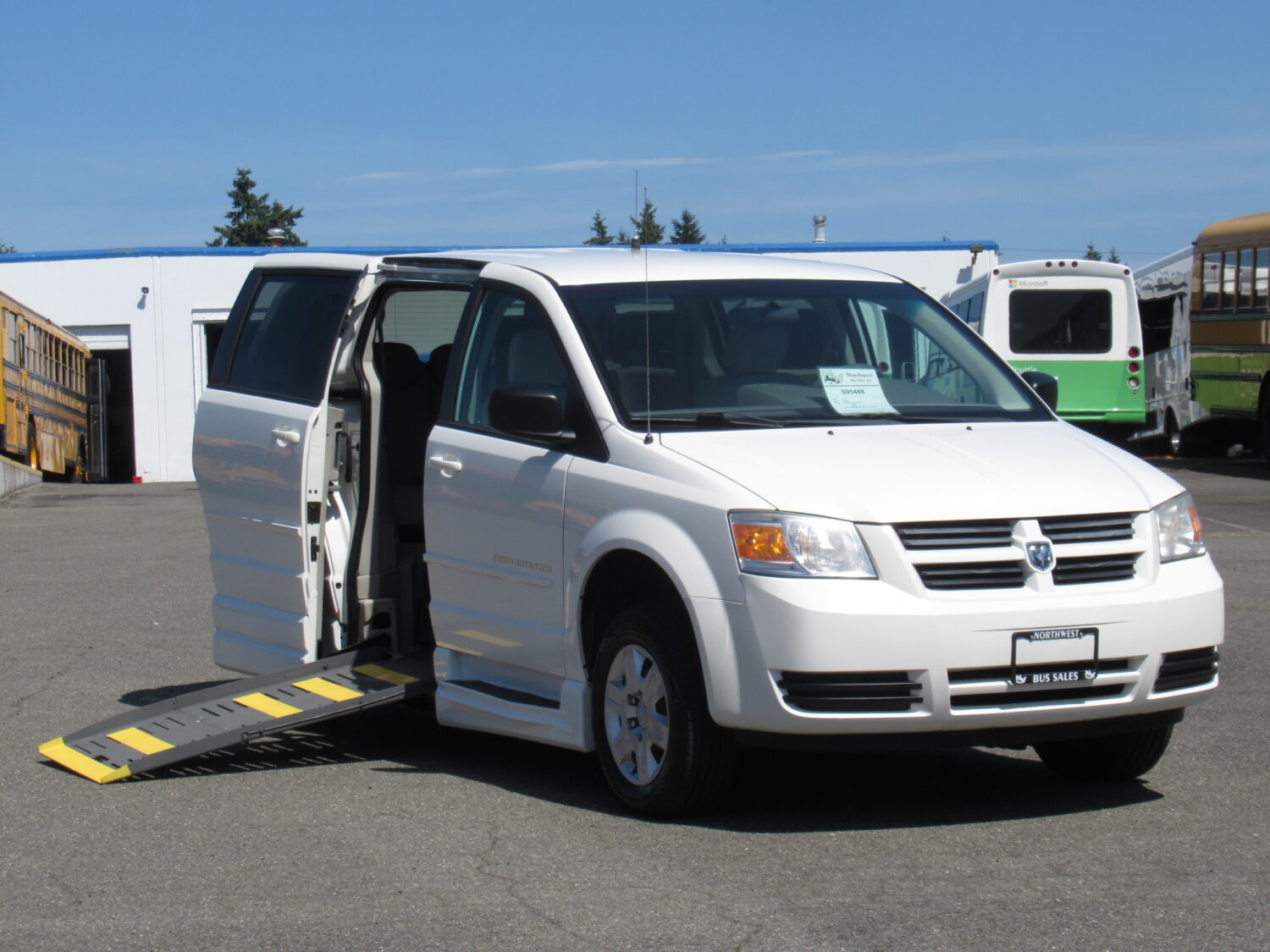 2010 Dodge Braun Entervan 4 Passenger + 1 Wheelchair ADA Van - S95488