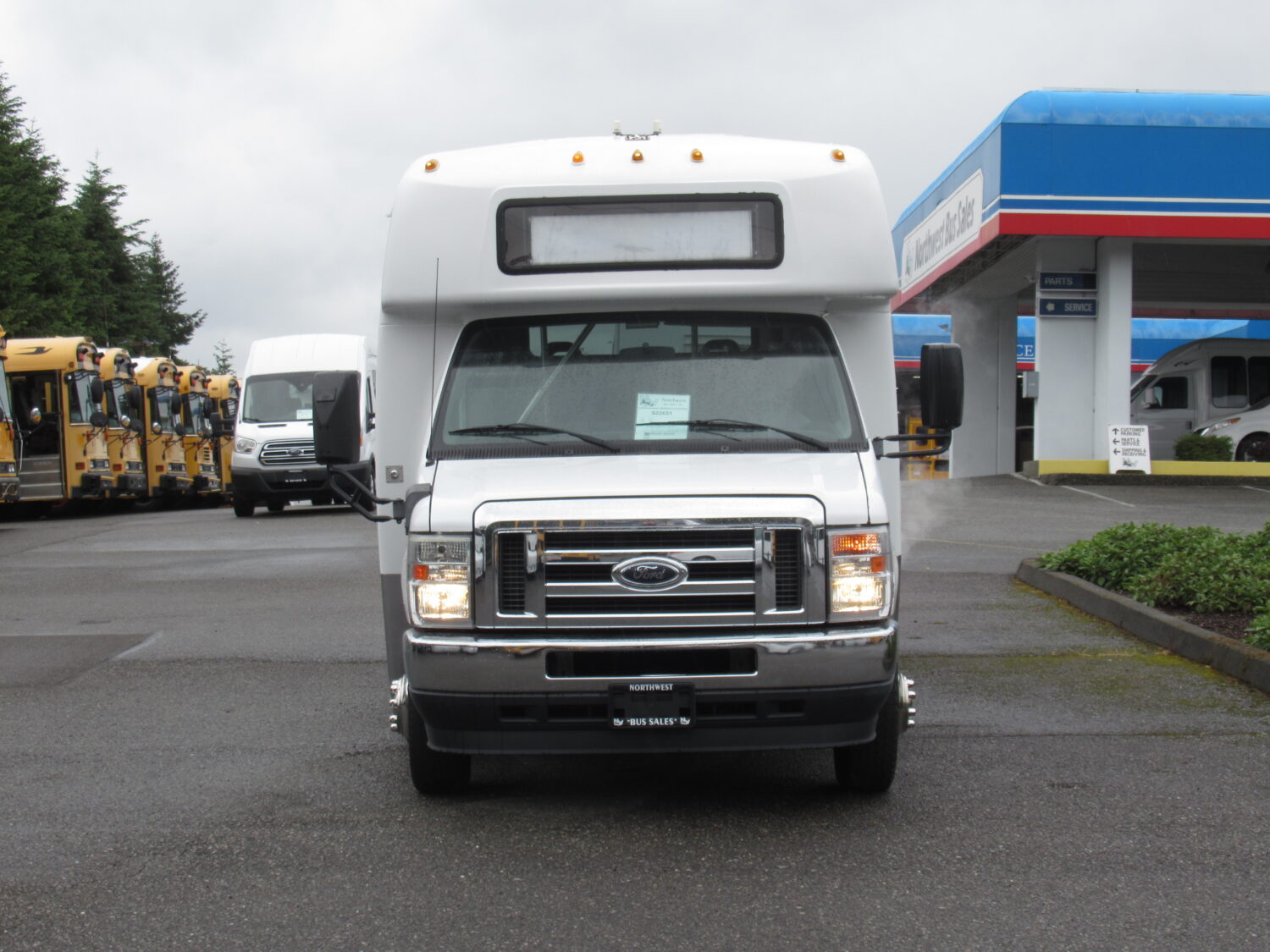 2011 Ford Elkhart ECII 14 Passenger ADA Wheelchair Shuttle Bus - S22651 - Image 12
