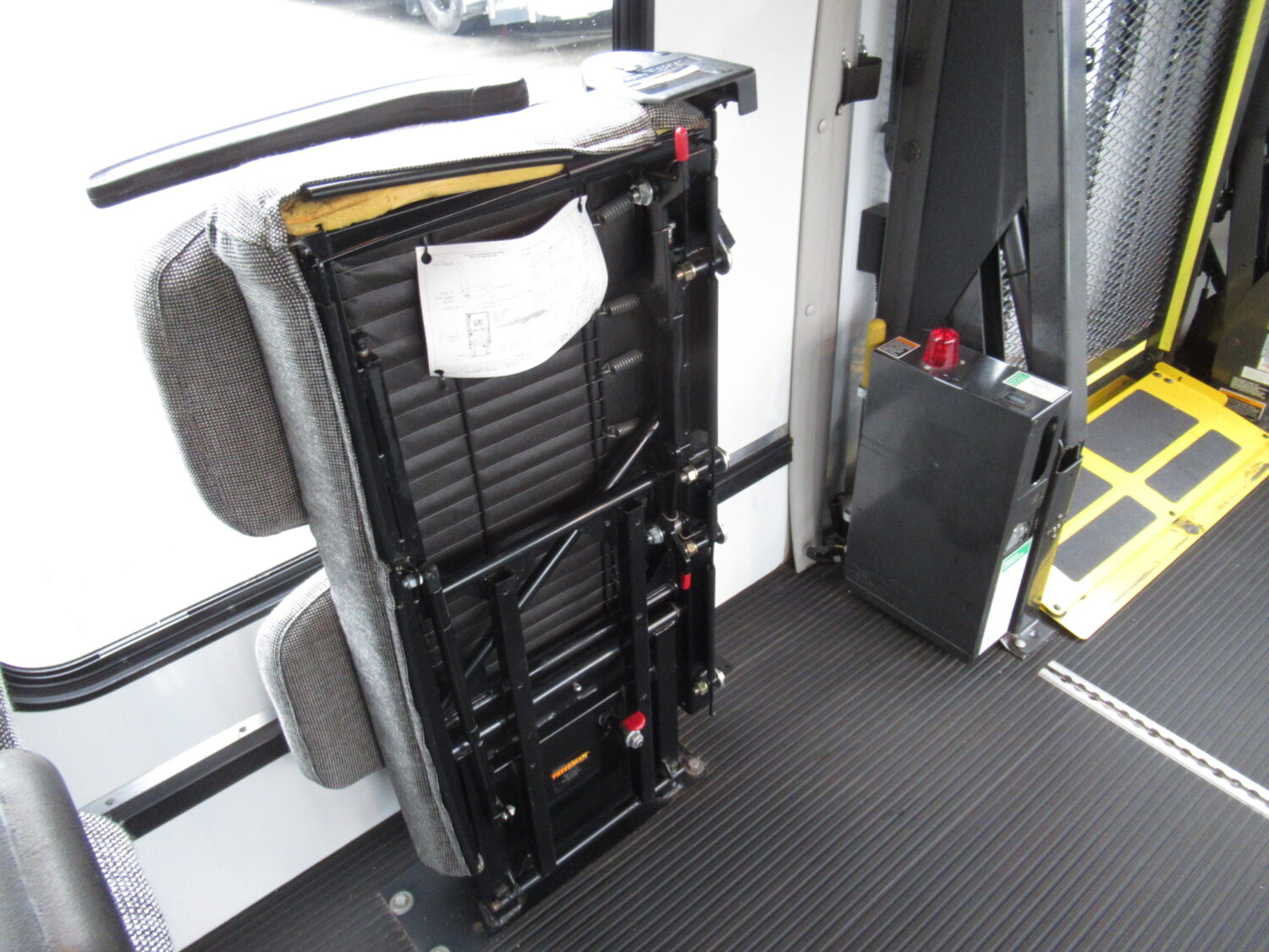 2011 Ford Elkhart ECII 14 Passenger ADA Wheelchair Shuttle Bus - S22651 - Image 6