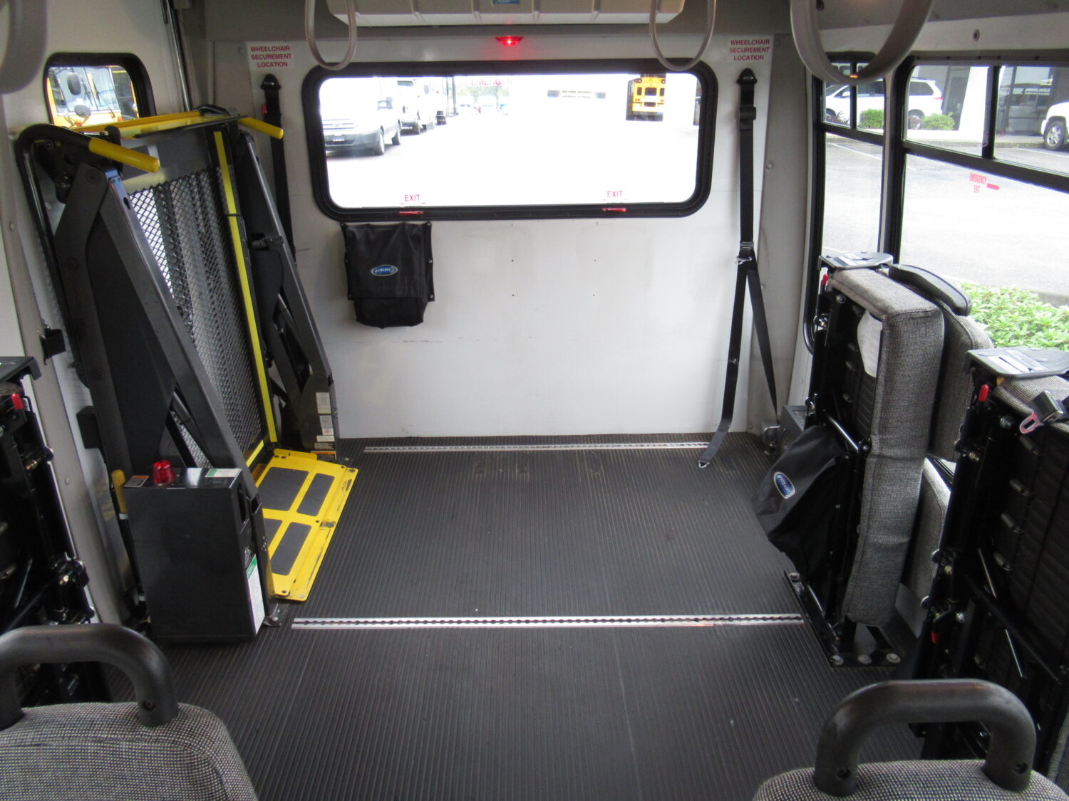 2011 Ford Elkhart ECII 14 Passenger ADA Wheelchair Shuttle Bus - S22651 - Image 7