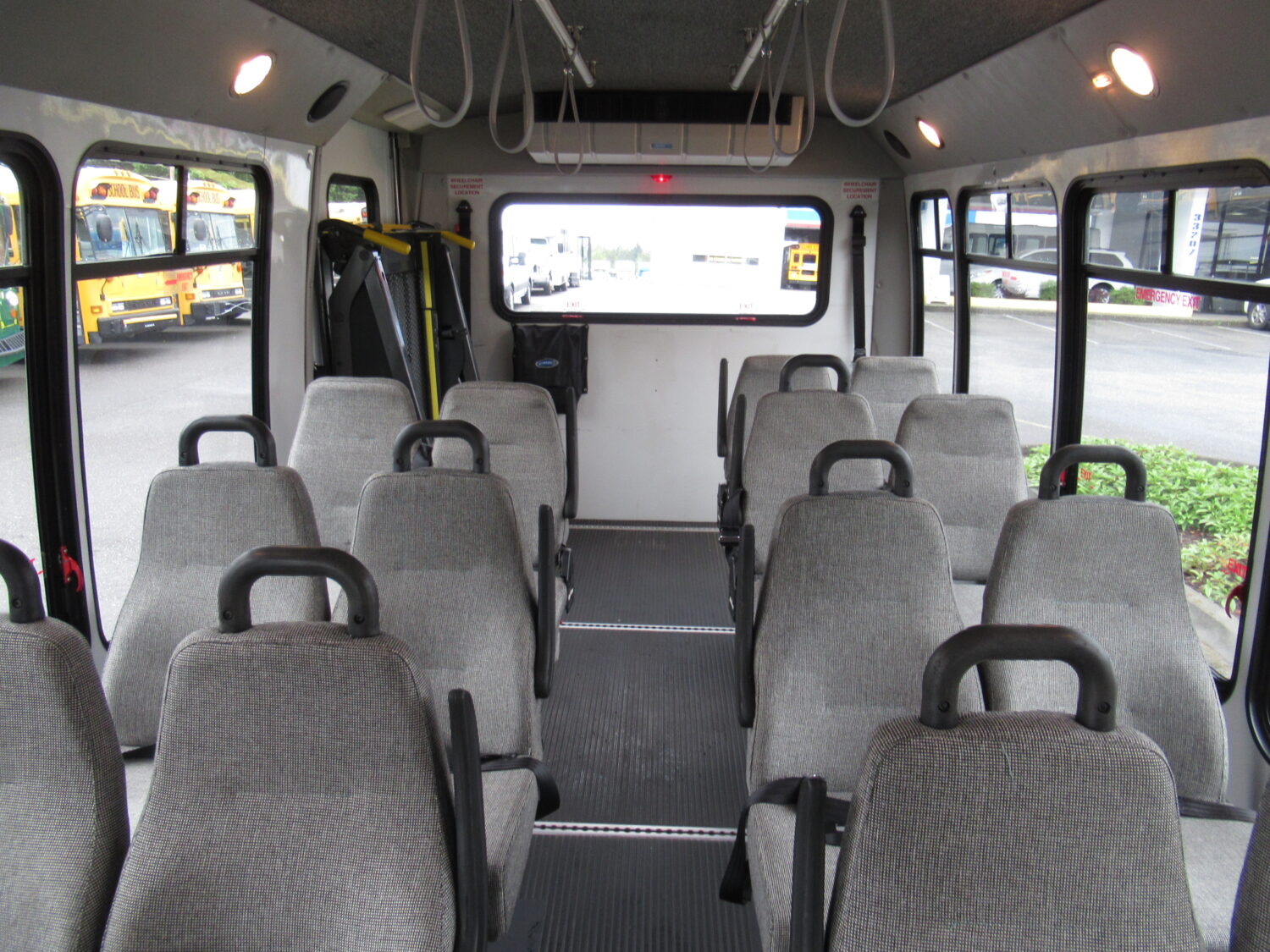 2011 Ford Elkhart ECII 14 Passenger ADA Wheelchair Shuttle Bus - S22651 - Image 8