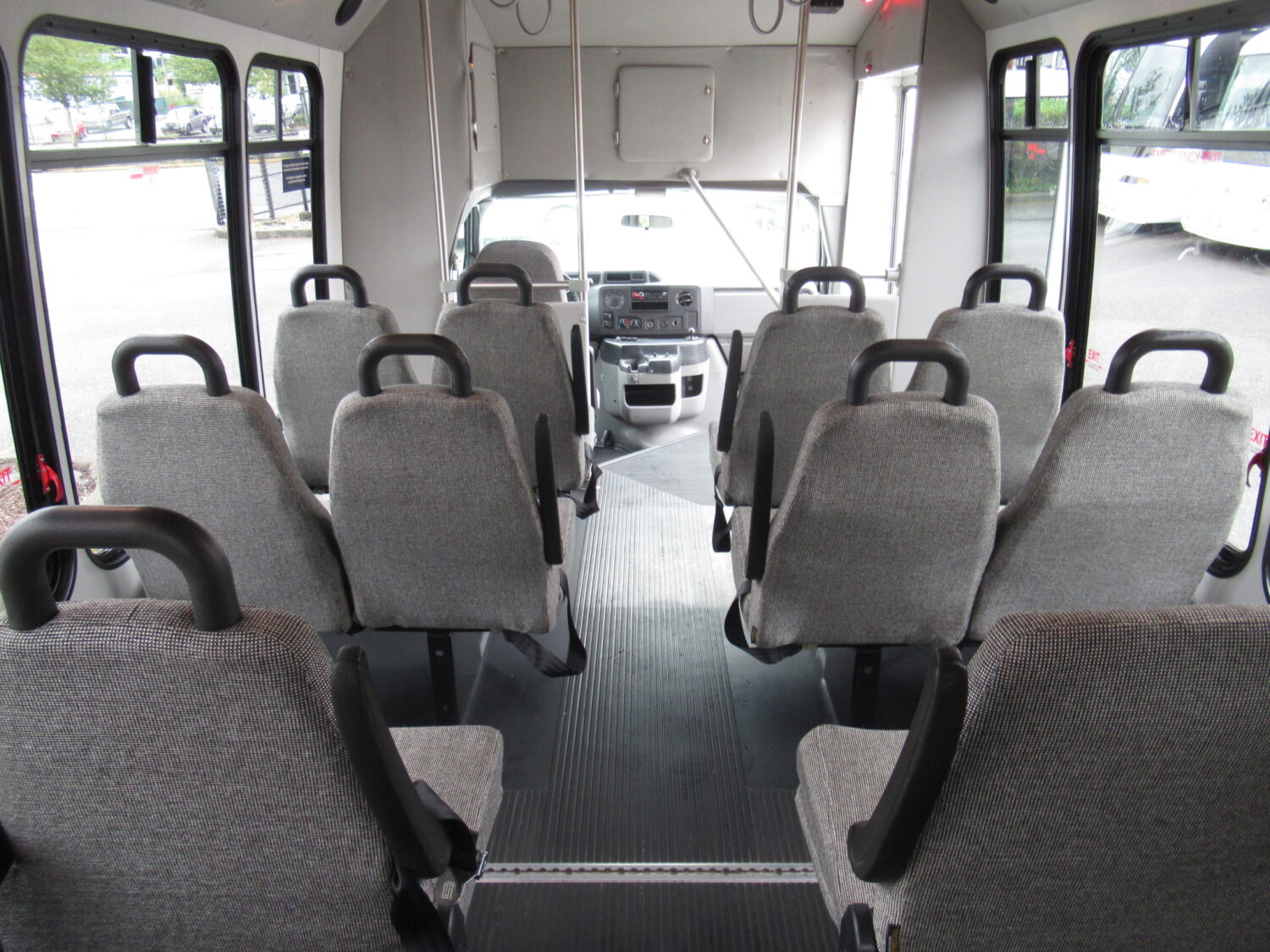 2011 Ford Elkhart ECII 14 Passenger ADA Wheelchair Shuttle Bus - S22651 - Image 11