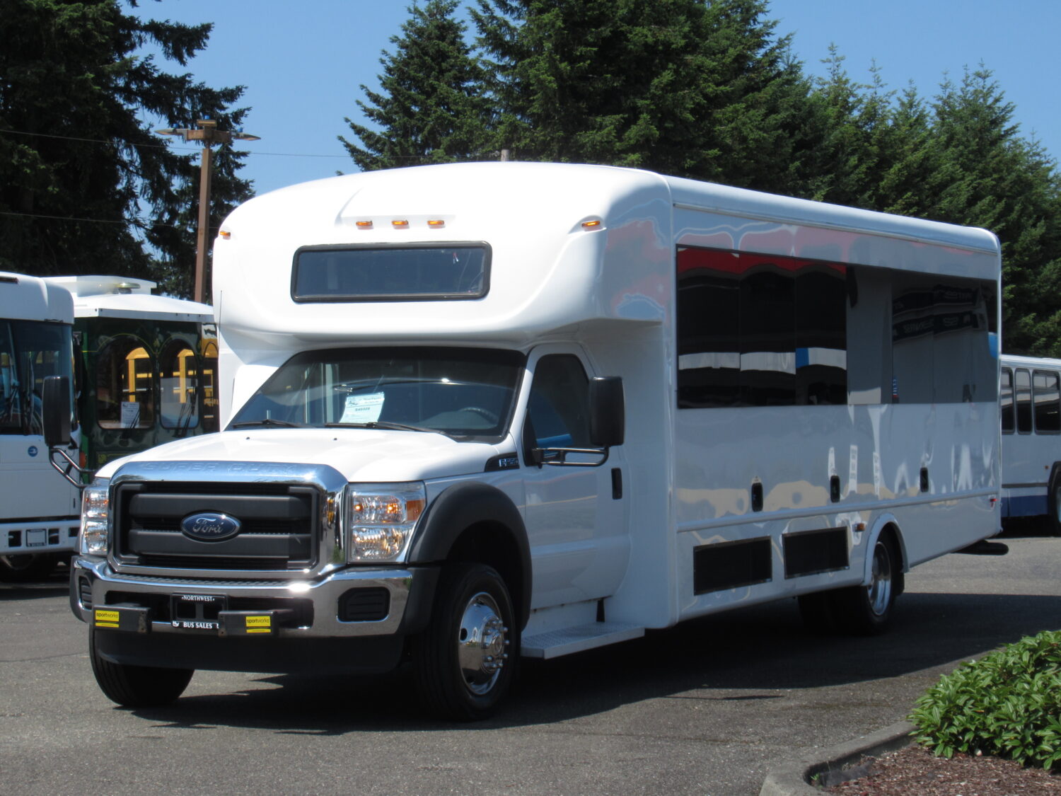 2016 Ford Starcraft Allstar XL 33 Passenger Shuttle Bus - S49508 - Image 2