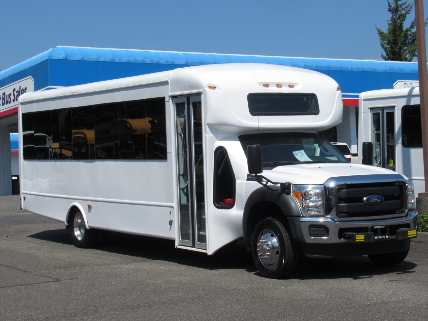 2016 Ford Starcraft Allstar XL 33 Passenger Shuttle Bus - S49508