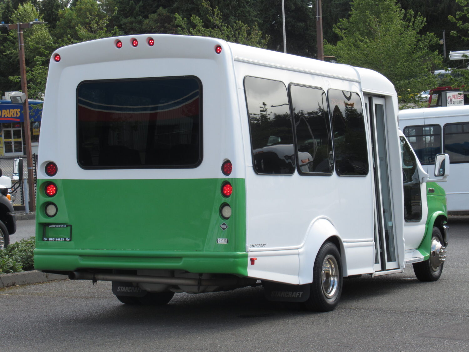 2015 Ford Starcraft Starquest 14 Passenger Shuttle Bus - S16015 - Image 3