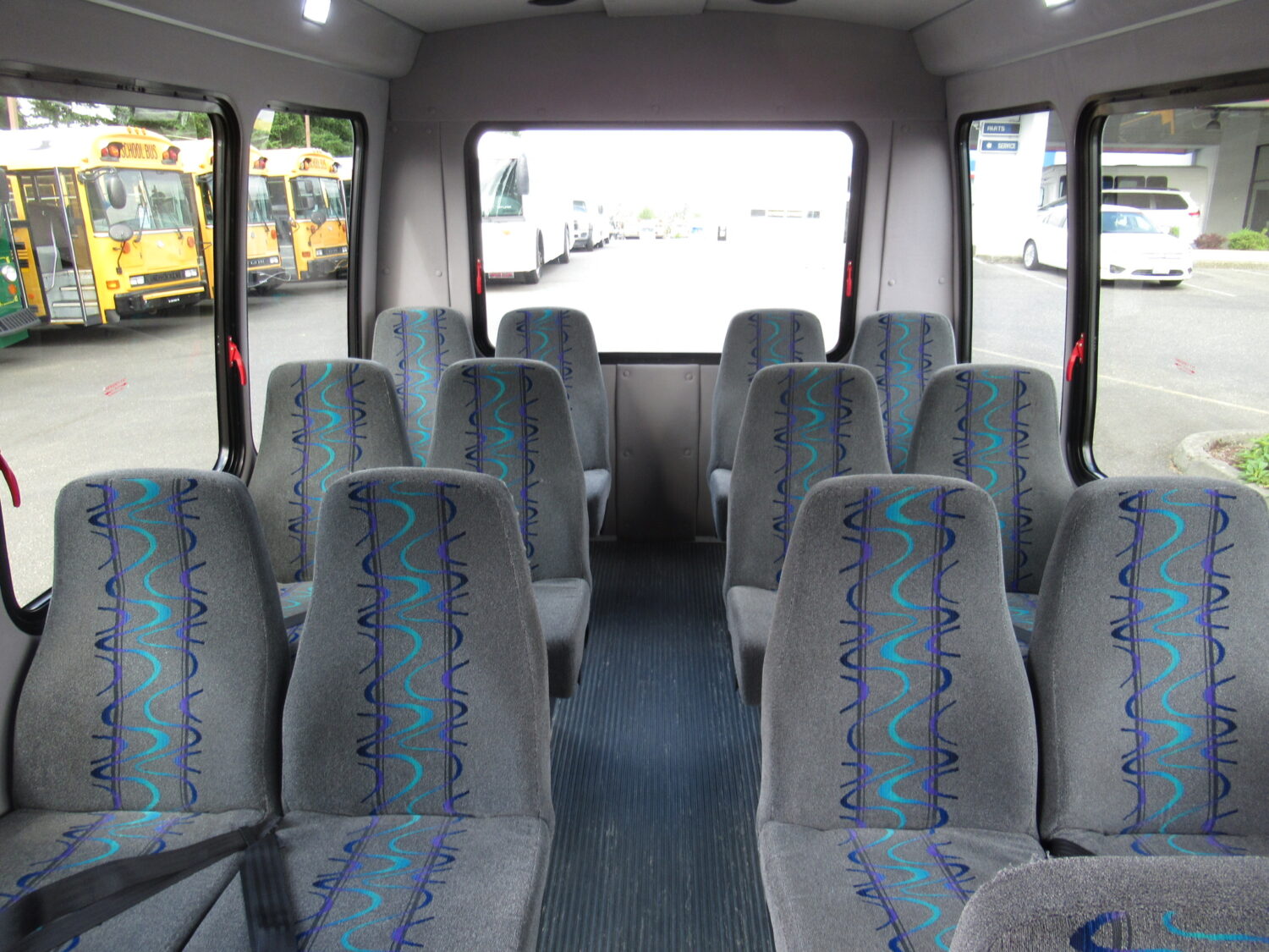 2015 Ford Starcraft Starquest 14 Passenger Shuttle Bus - S16015 - Image 6