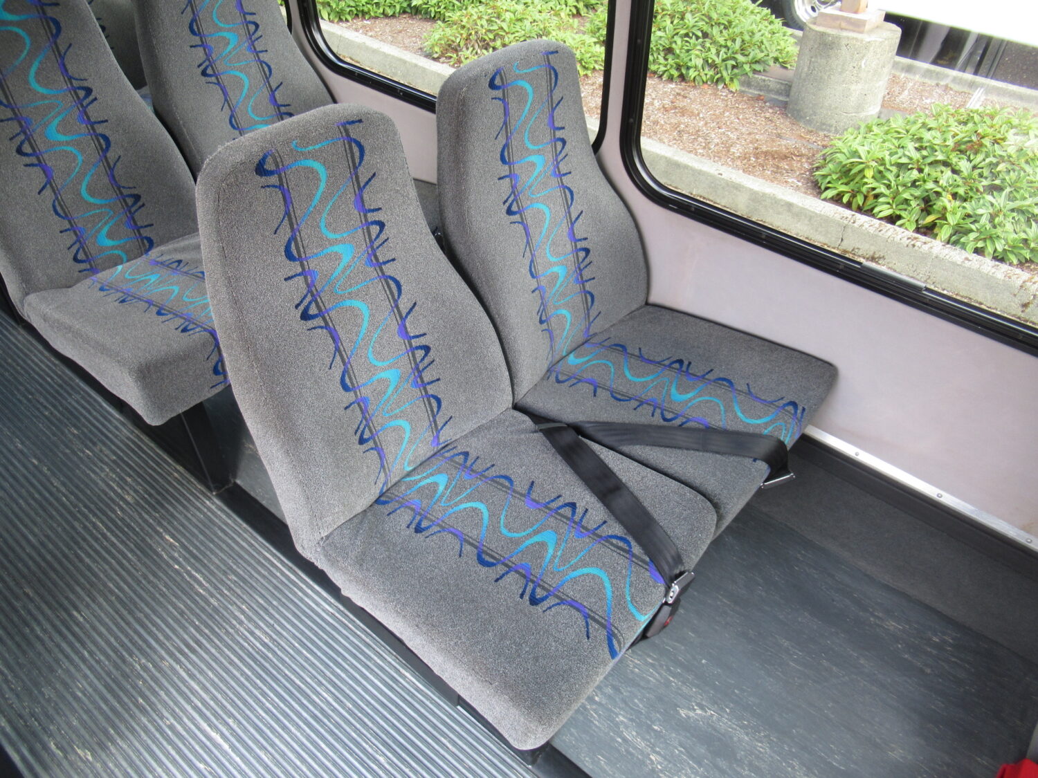 2015 Ford Starcraft Starquest 14 Passenger Shuttle Bus - S16015 - Image 9