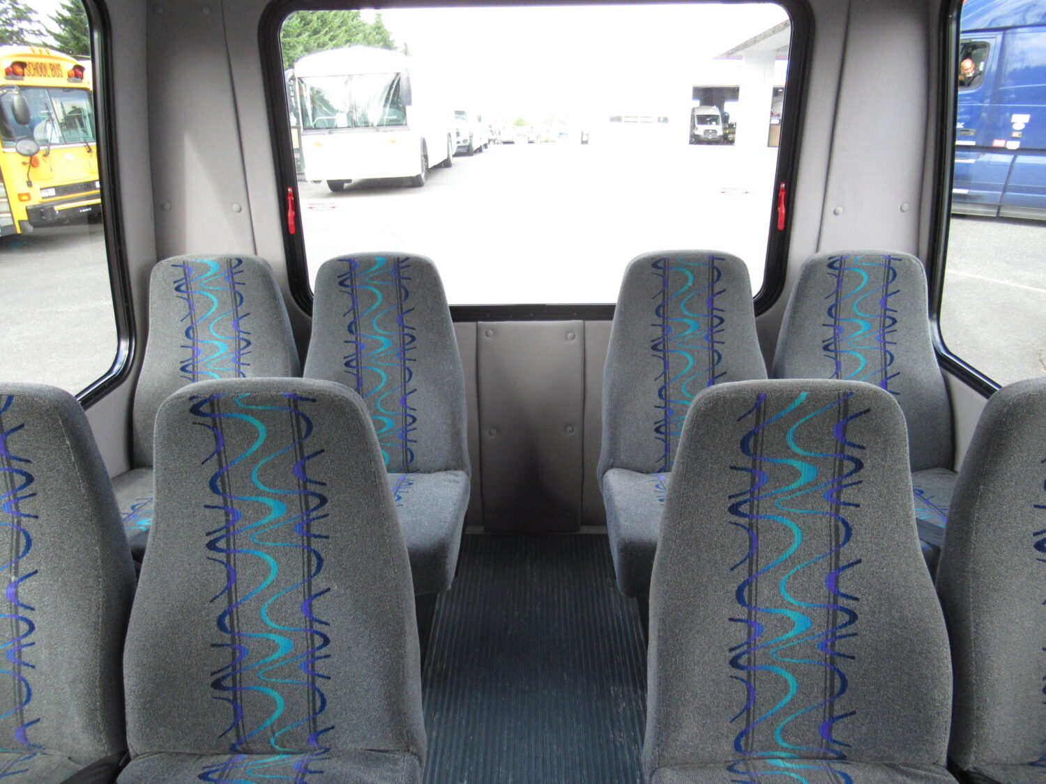 2015 Ford Starcraft Starquest 14 Passenger Shuttle Bus - S16015 - Image 7