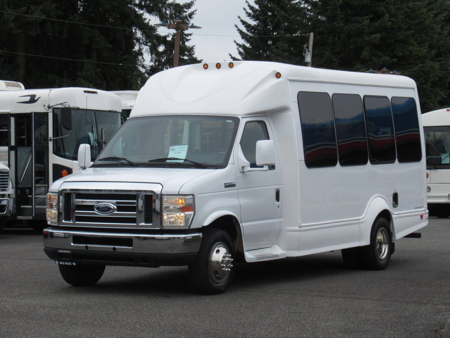 2011 Ford Starcraft Starquest 14 Passenger Shuttle Bus - S21342 - Image 2