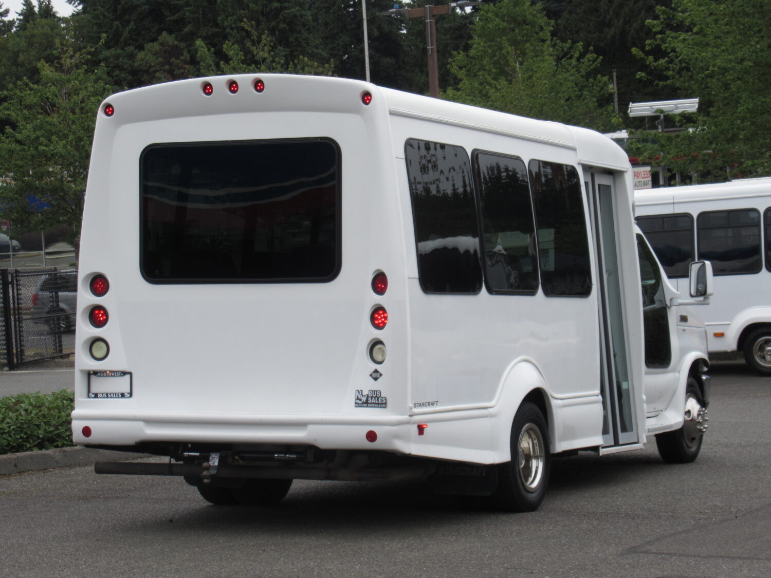 2011 Ford Starcraft Starquest 14 Passenger Shuttle Bus - S21342 - Image 3