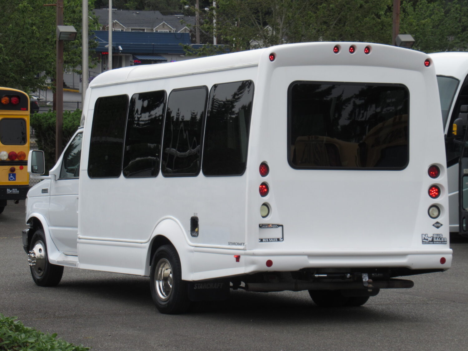 2011 Ford Starcraft Starquest 14 Passenger Shuttle Bus - S21342 - Image 4