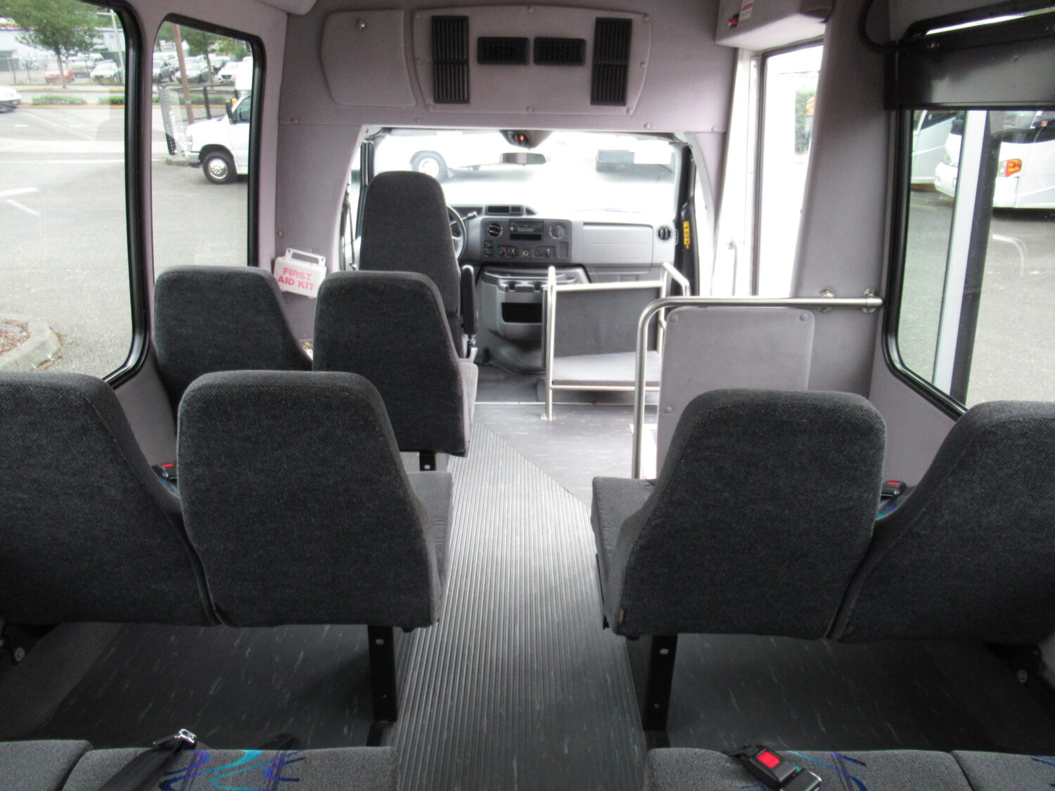 2011 Ford Starcraft Starquest 14 Passenger Shuttle Bus - S21342 - Image 8