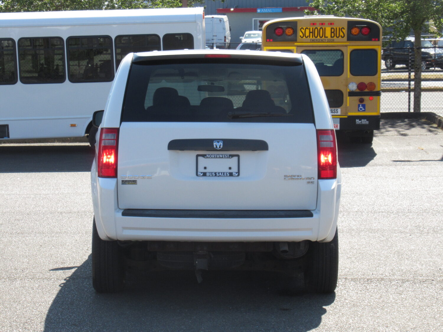 2010 Dodge Braun Entervan 4 Passenger + 1 Wheelchair ADA Van - S20559 - Image 11