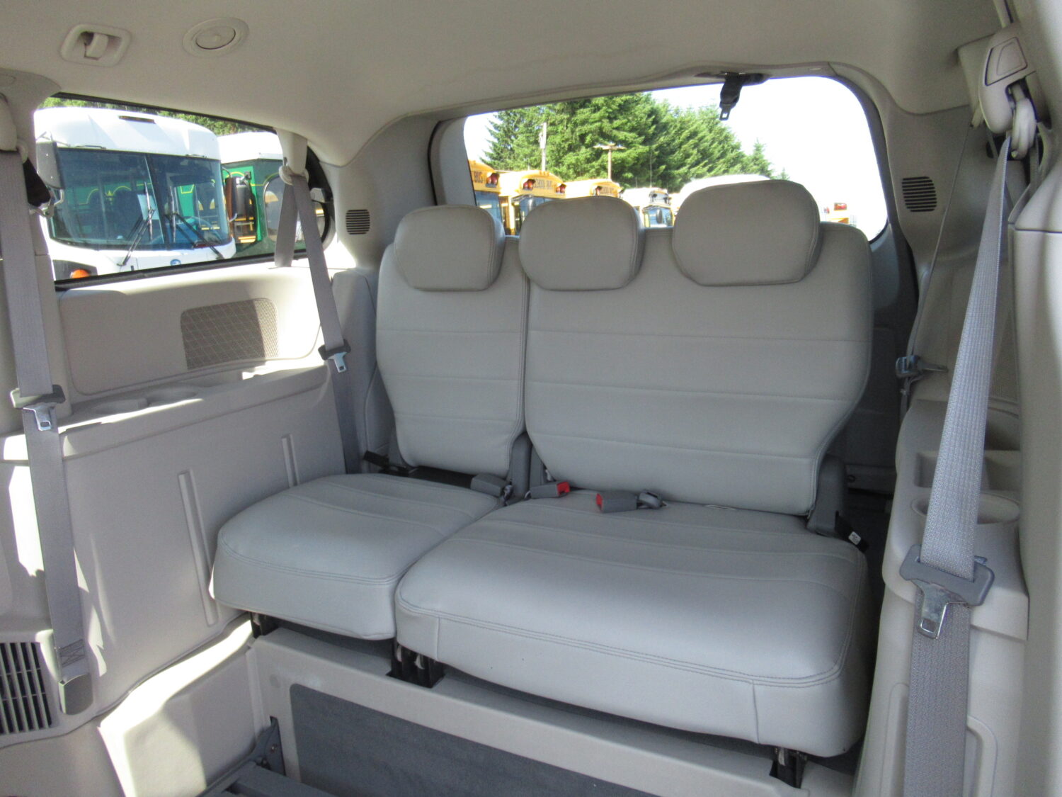 2010 Dodge Braun Entervan 4 Passenger + 1 Wheelchair ADA Van - S20559 - Image 9