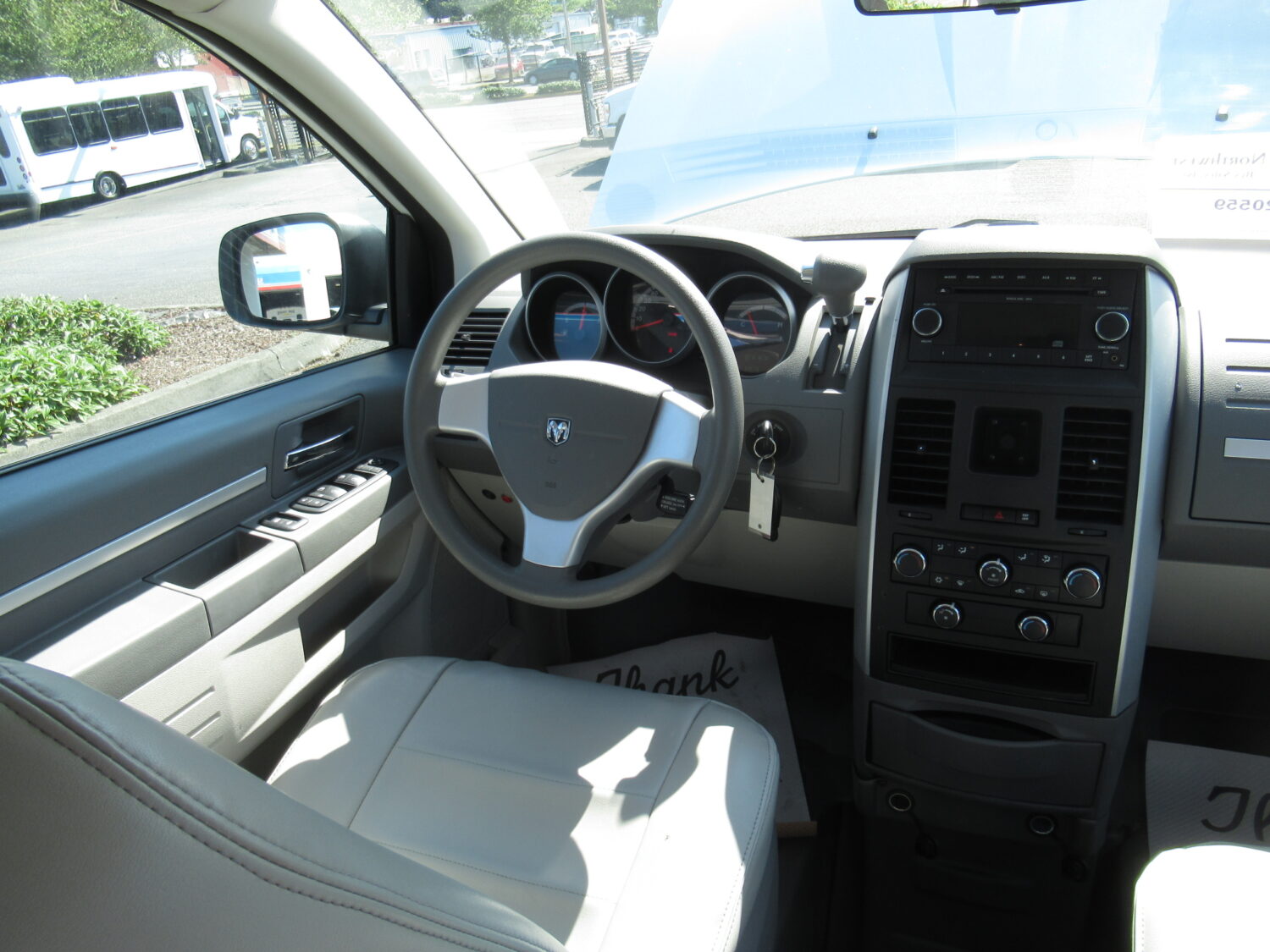 2010 Dodge Braun Entervan 4 Passenger + 1 Wheelchair ADA Van - S20559 - Image 5