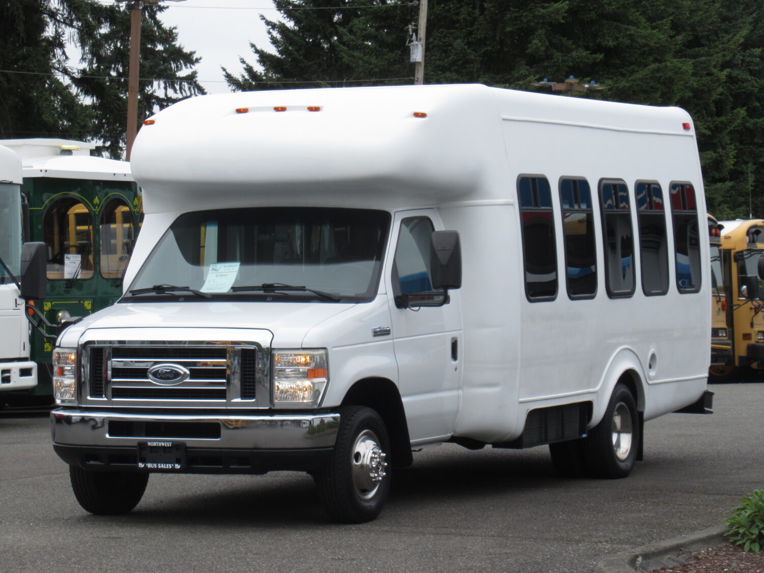 2010 Ford Startrans 12 Passenger + 2 Wheelchair Shuttle Bus - S72411 - Image 2