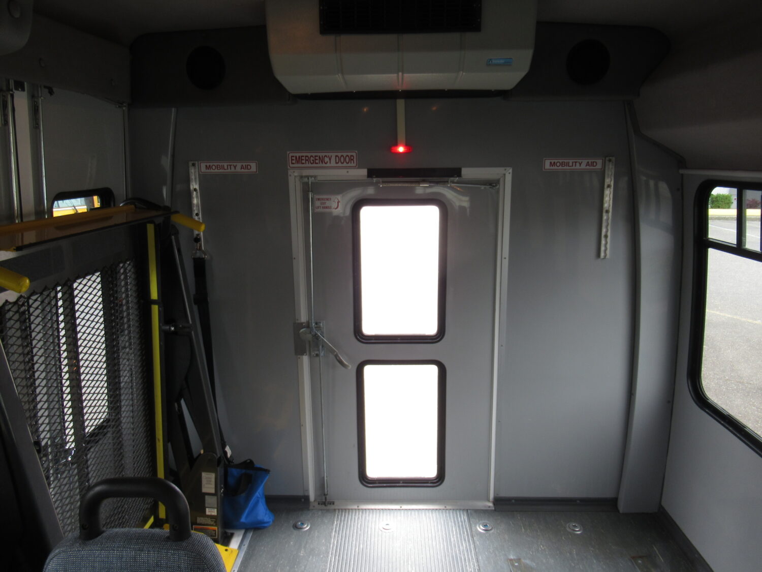 2010 Ford Startrans 12 Passenger + 2 Wheelchair Shuttle Bus - S72411 - Image 7