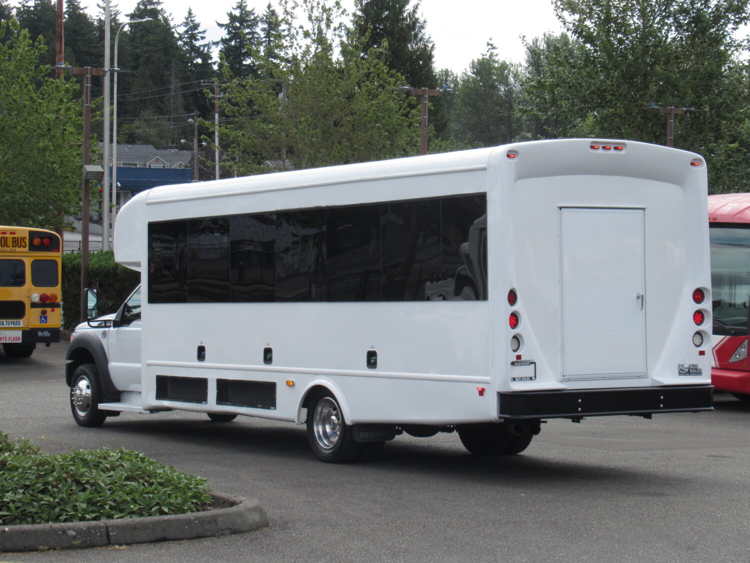 2016 Ford Starcraft Allstar XL 33 Passenger Shuttle Bus - S49507 - Image 4